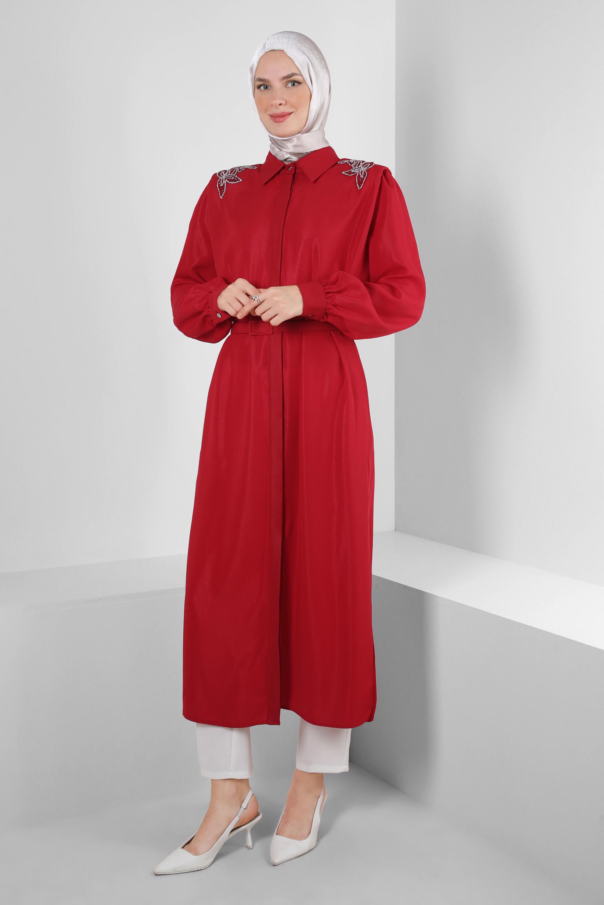 Tesettür giyim KIRMIZI OMUZLARI TAŞ DETAYLI KEMERLİ TUNİK 43774