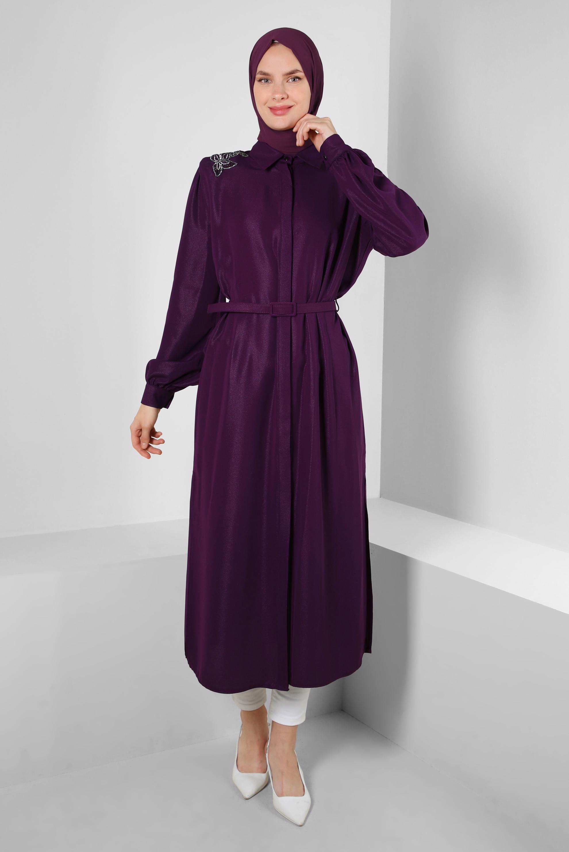 Tesettür giyim MOR OMUZLARI TAŞ DETAYLI KEMERLİ TUNİK 43774