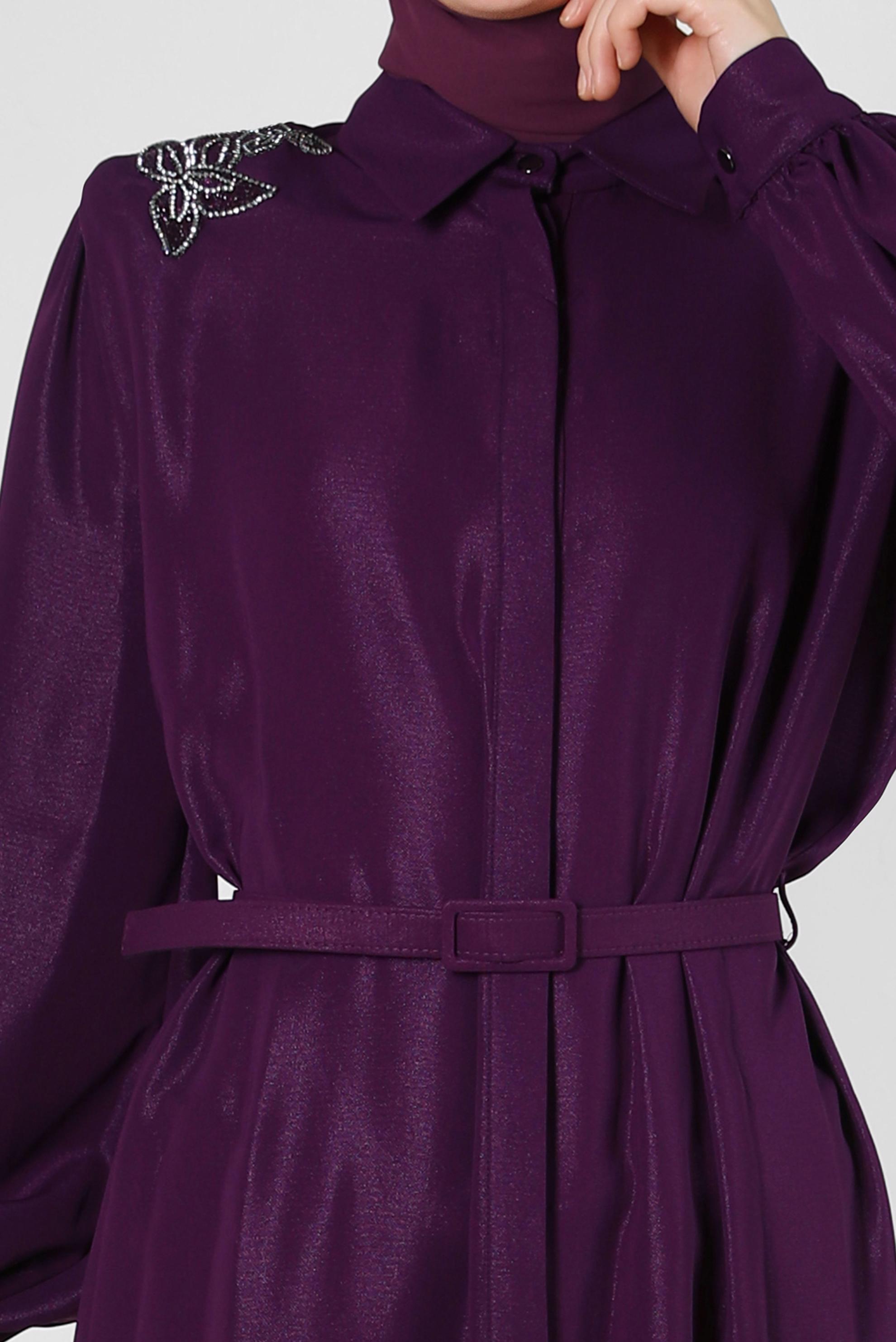 Tesettür giyim MOR OMUZLARI TAŞ DETAYLI KEMERLİ TUNİK 43774