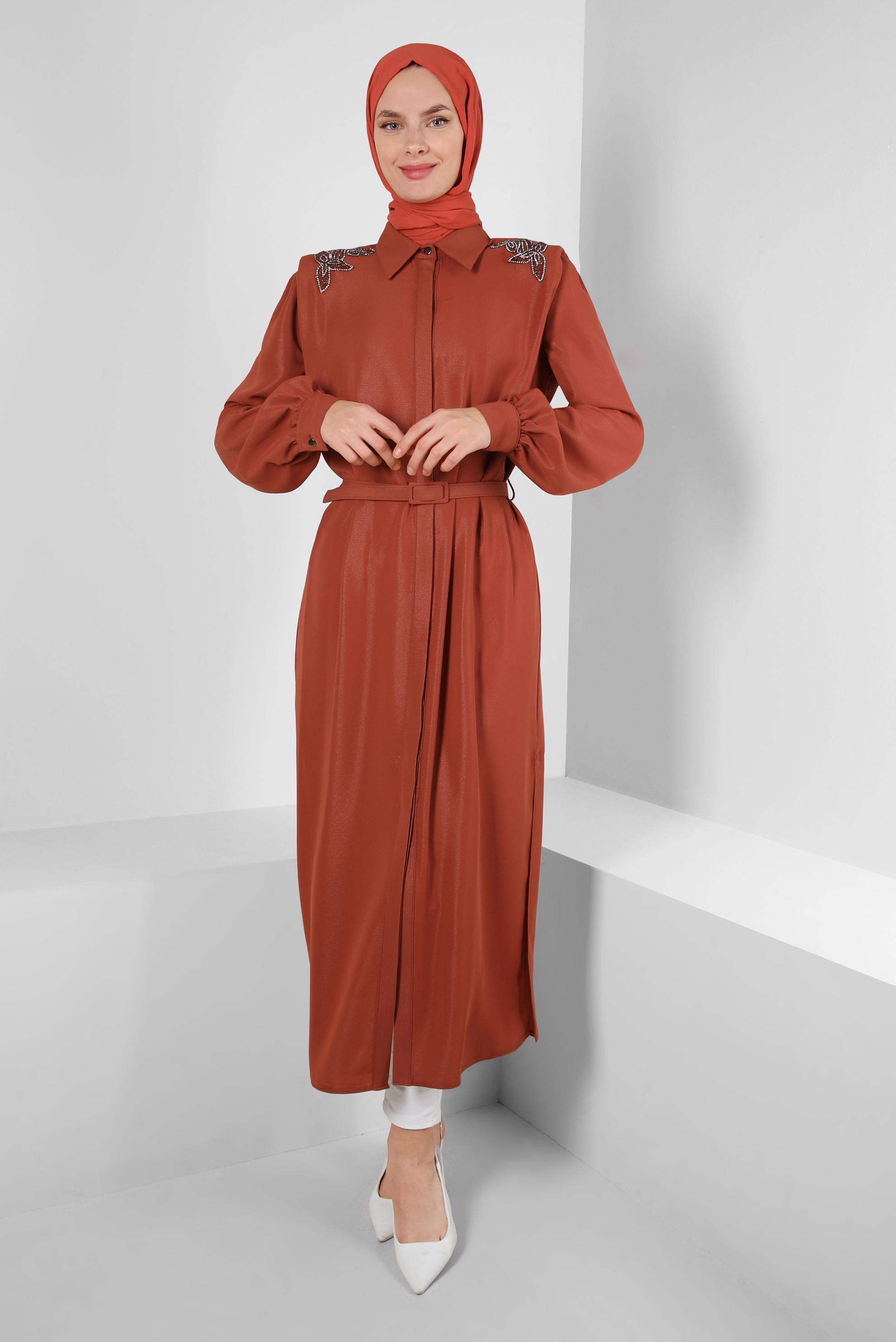 Tesettür giyim TURUNCU OMUZLARI TAŞ DETAYLI KEMERLİ TUNİK 43774