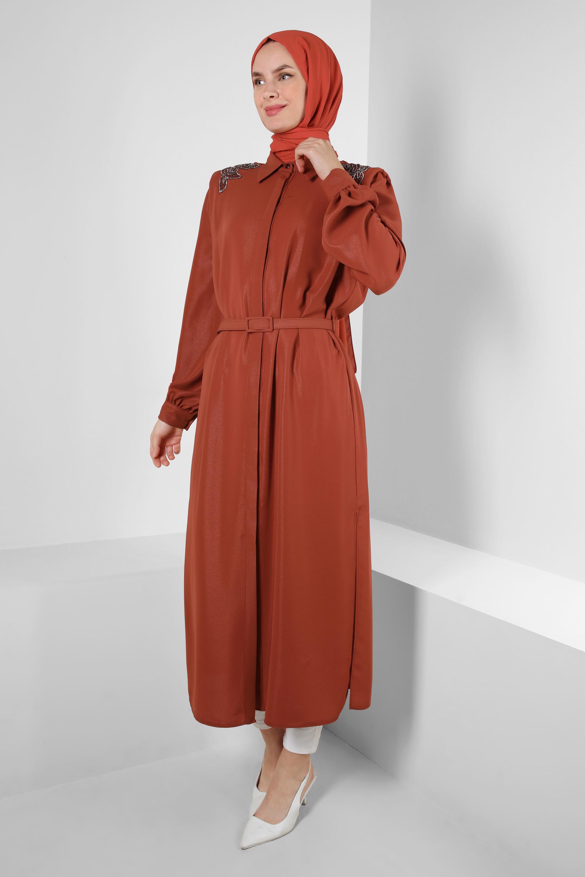 Tesettür giyim TURUNCU OMUZLARI TAŞ DETAYLI KEMERLİ TUNİK 43774