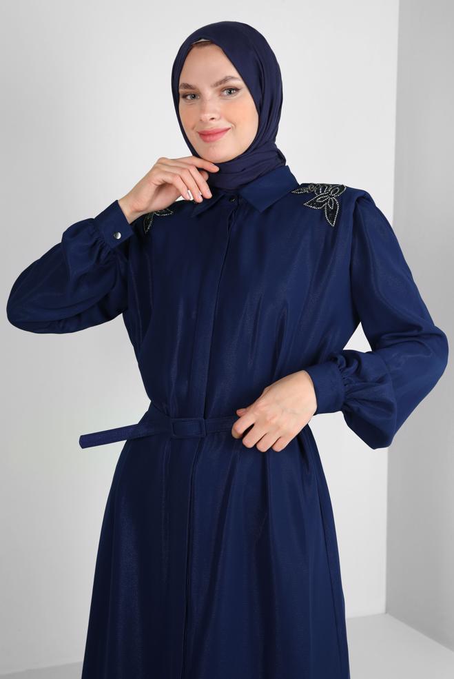 Tesettür giyim  OMUZLARI TAŞ DETAYLI KEMERLİ TUNİK 43774 - ALVİNA