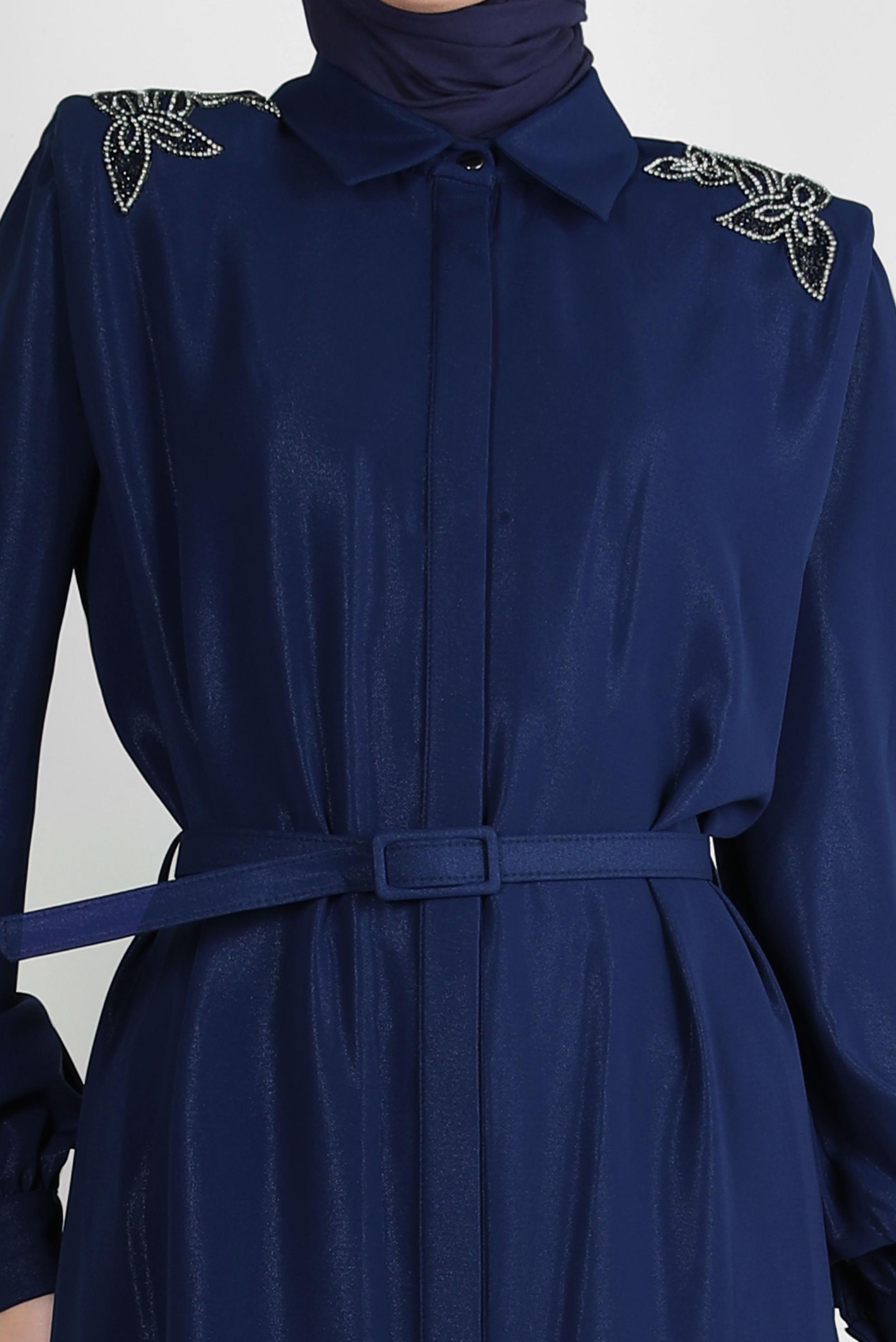 Tesettür giyim LACİVERT OMUZLARI TAŞ DETAYLI KEMERLİ TUNİK 43774