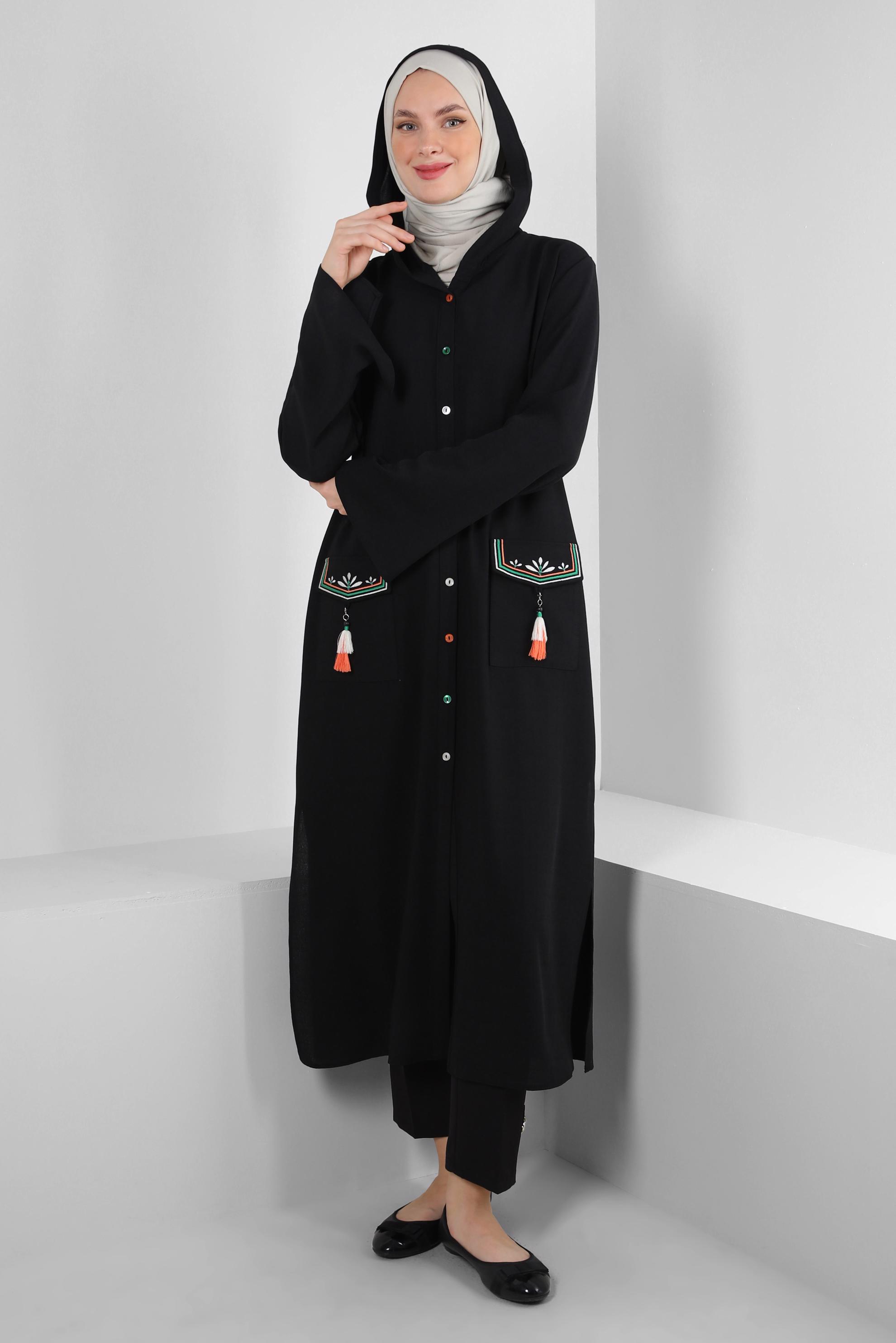 Tesettür giyim SİYAH KAPÜŞONLU PÜSKÜL DETAYLI DÜĞMELİ TUNİK 43791