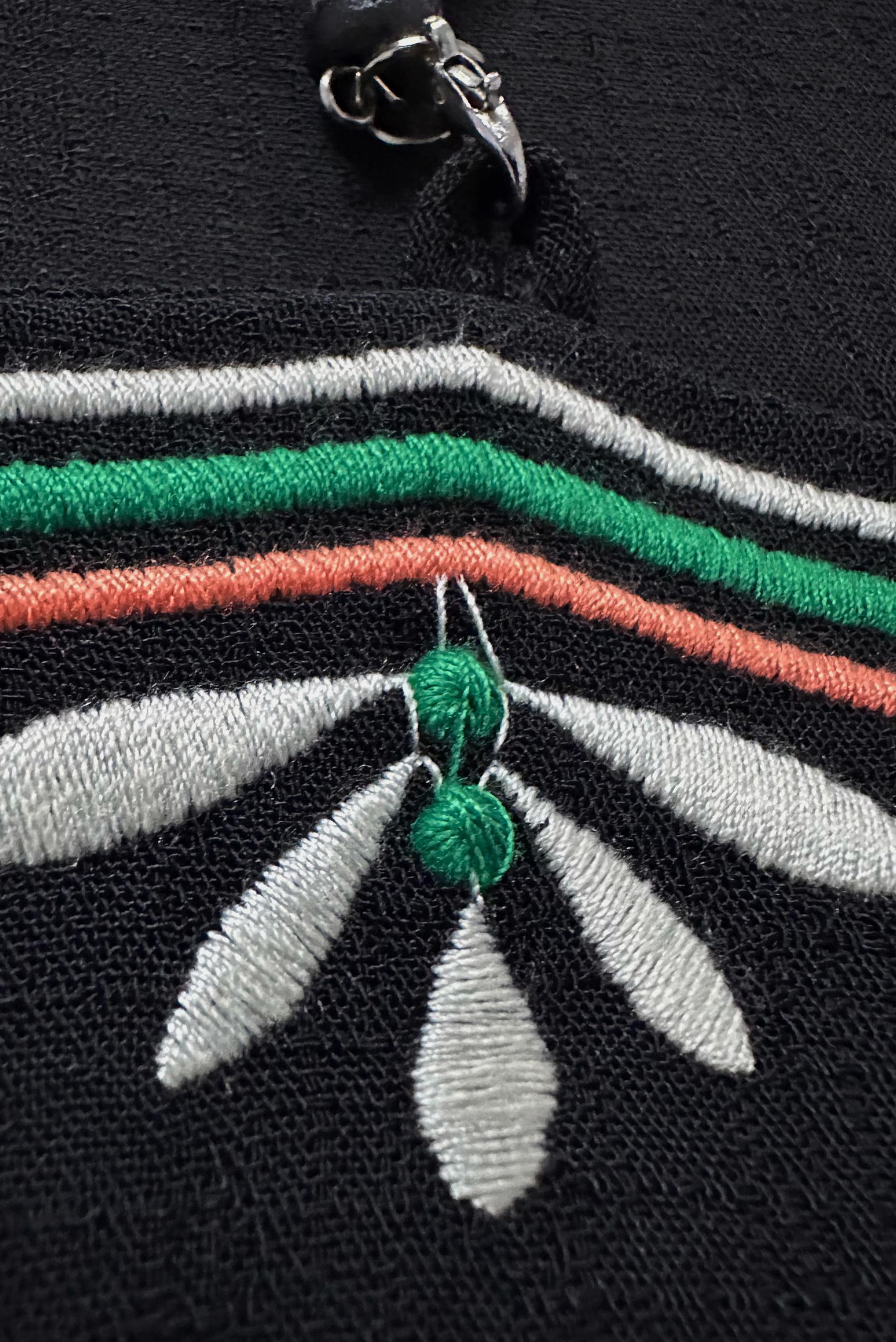 Tesettür giyim SİYAH KAPÜŞONLU PÜSKÜL DETAYLI DÜĞMELİ TUNİK 43791