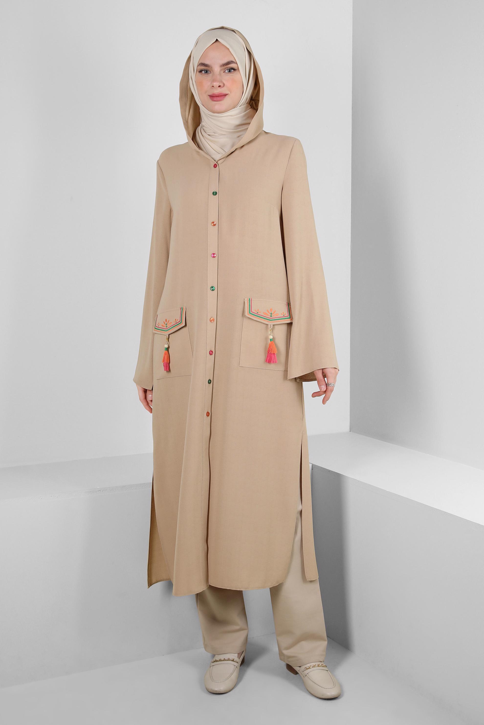 Tesettür giyim BEJ KAPÜŞONLU PÜSKÜL DETAYLI DÜĞMELİ TUNİK 43791