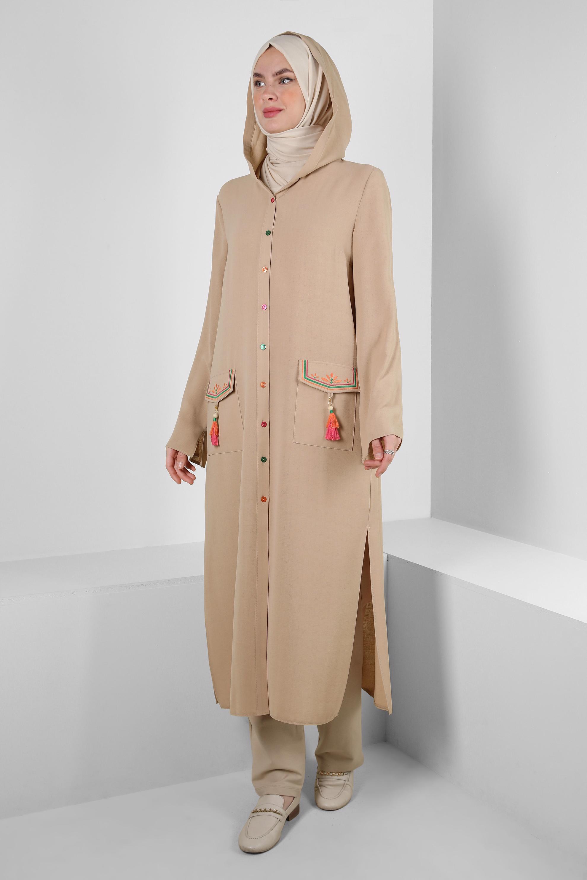 Tesettür giyim BEJ KAPÜŞONLU PÜSKÜL DETAYLI DÜĞMELİ TUNİK 43791