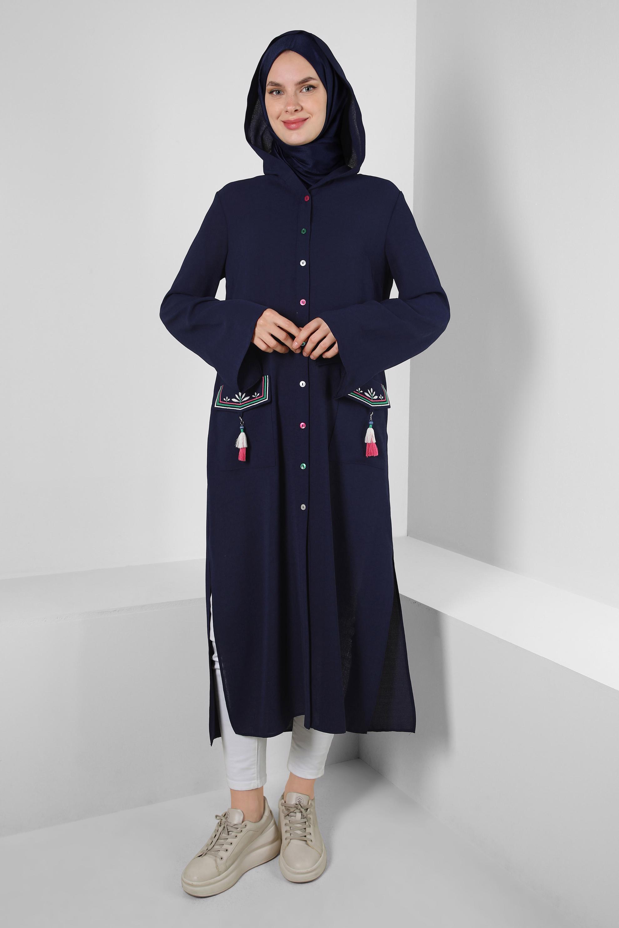 Tesettür giyim LACİVERT KAPÜŞONLU PÜSKÜL DETAYLI DÜĞMELİ TUNİK 43791