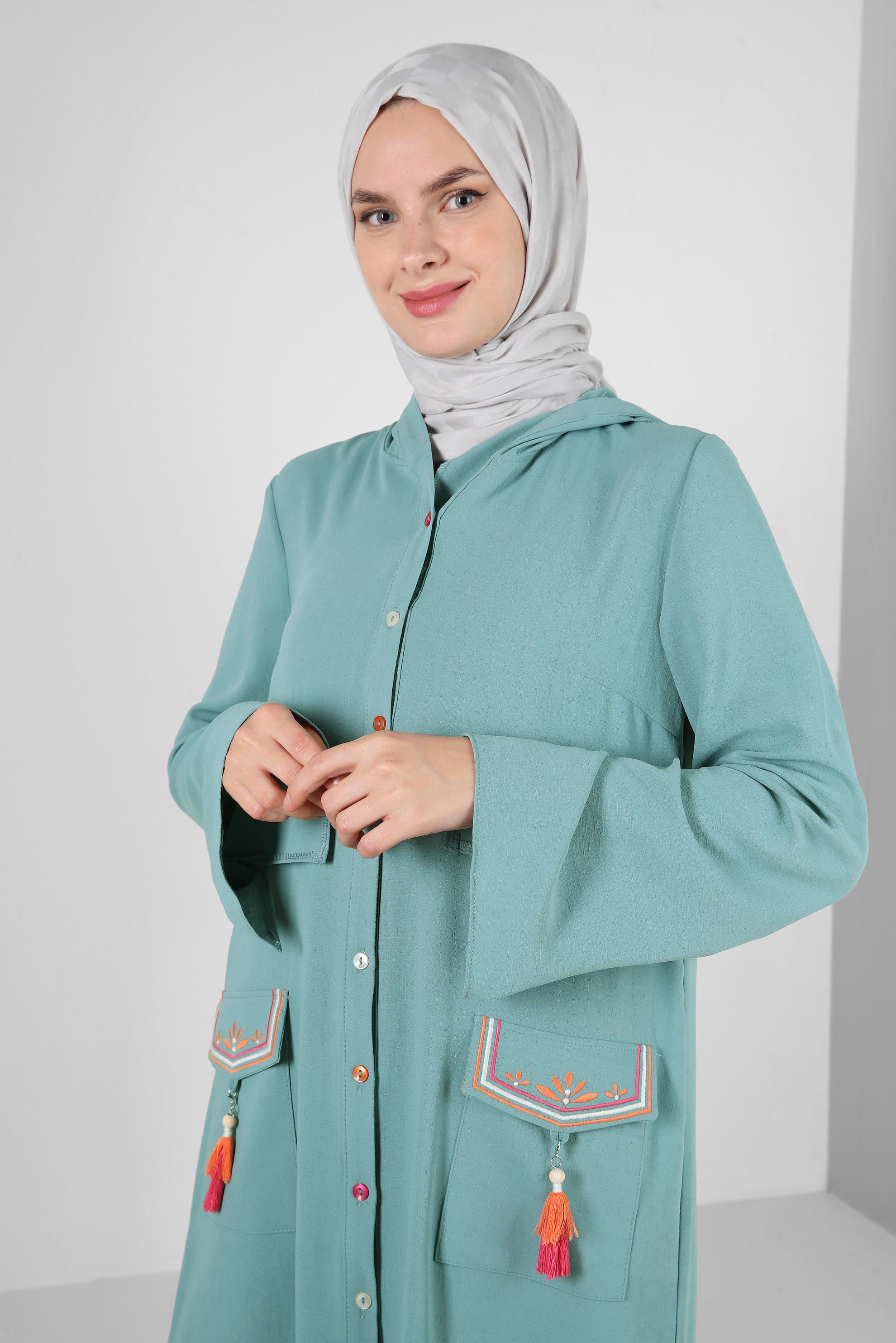 Tesettür giyim MAVİ KAPÜŞONLU PÜSKÜL DETAYLI DÜĞMELİ TUNİK 43791