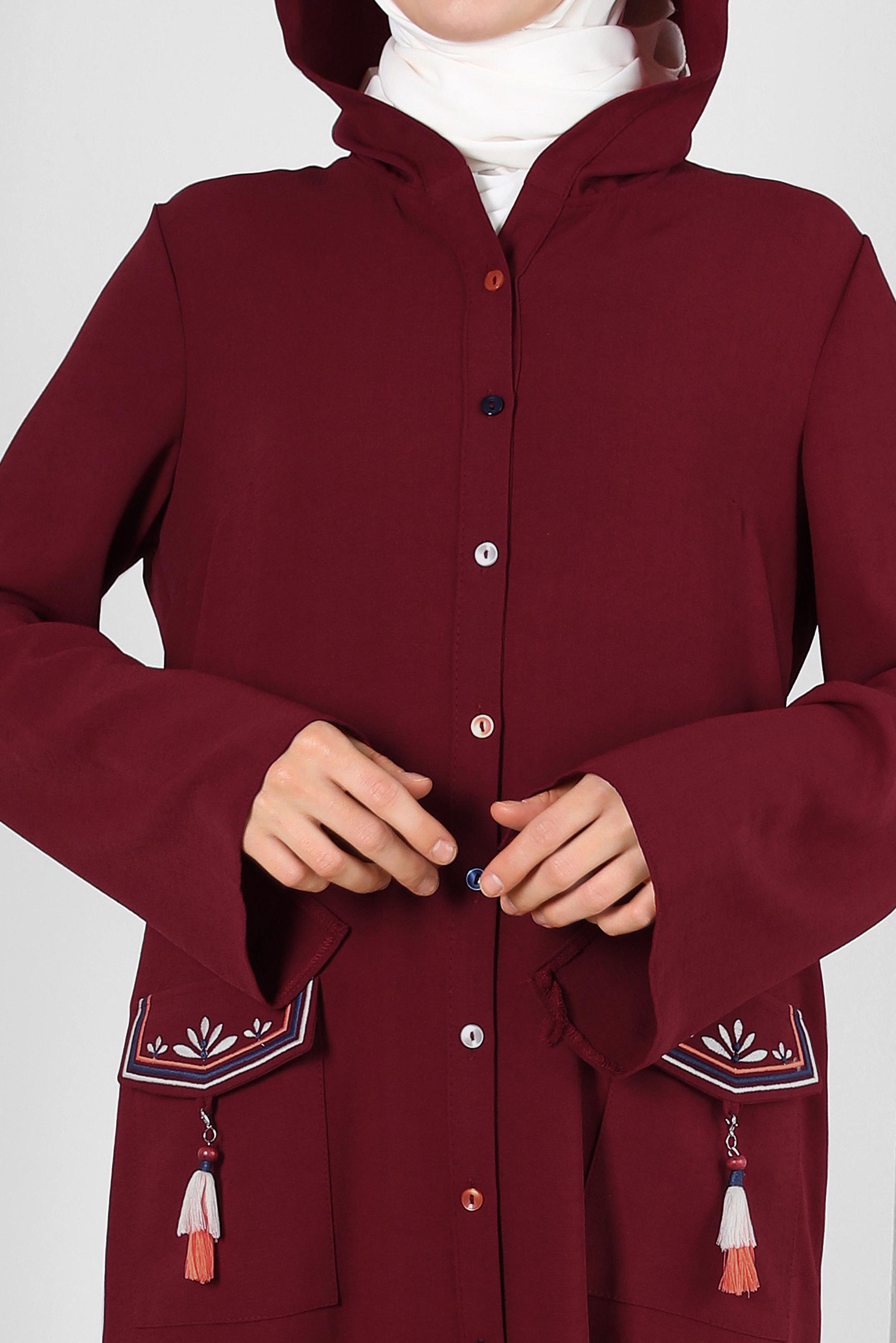 Tesettür giyim BORDO KAPÜŞONLU PÜSKÜL DETAYLI DÜĞMELİ TUNİK 43791