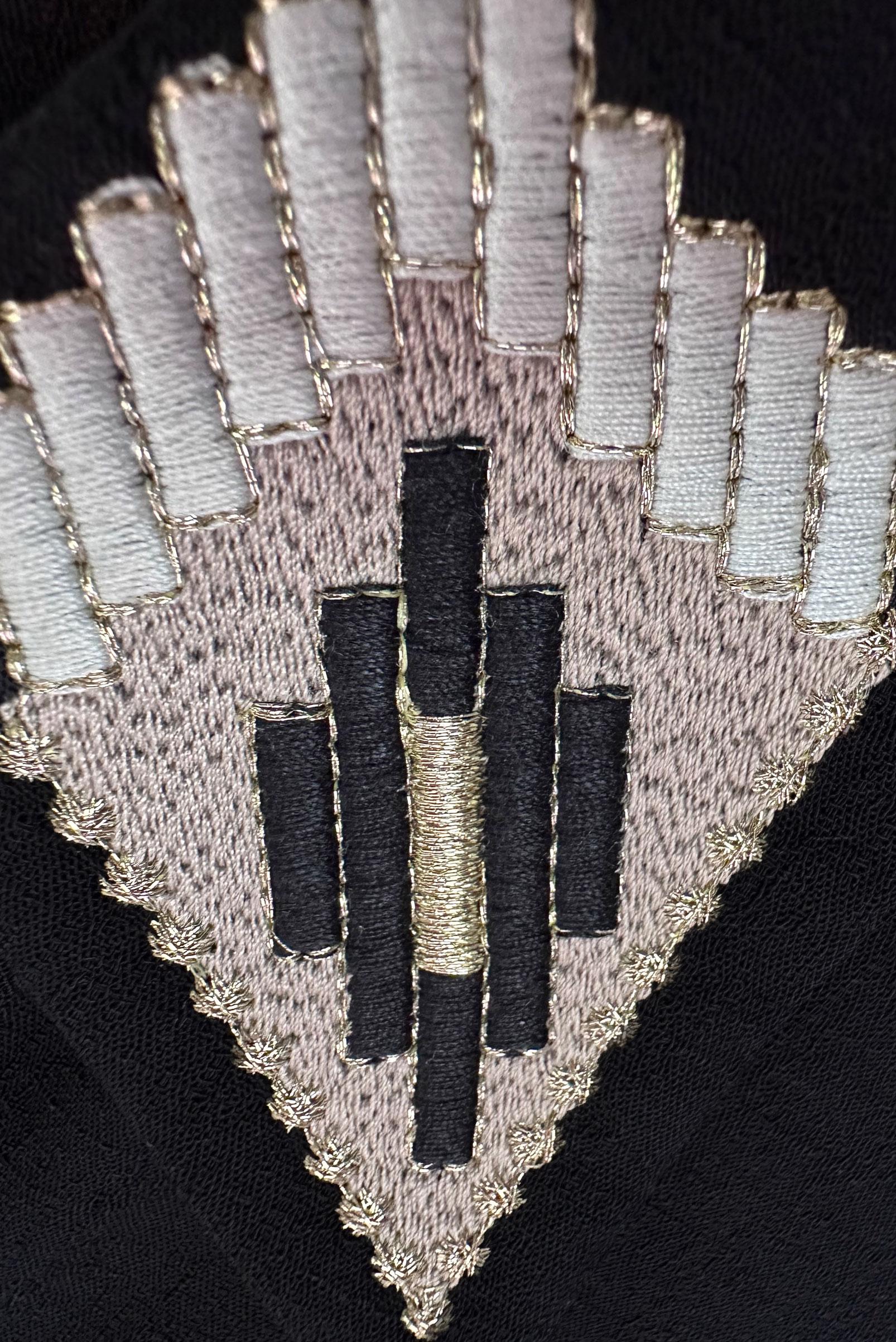 Tesettür giyim SİYAH NAKIŞ DETAYLI DÜĞMELİ TUNİK 43792