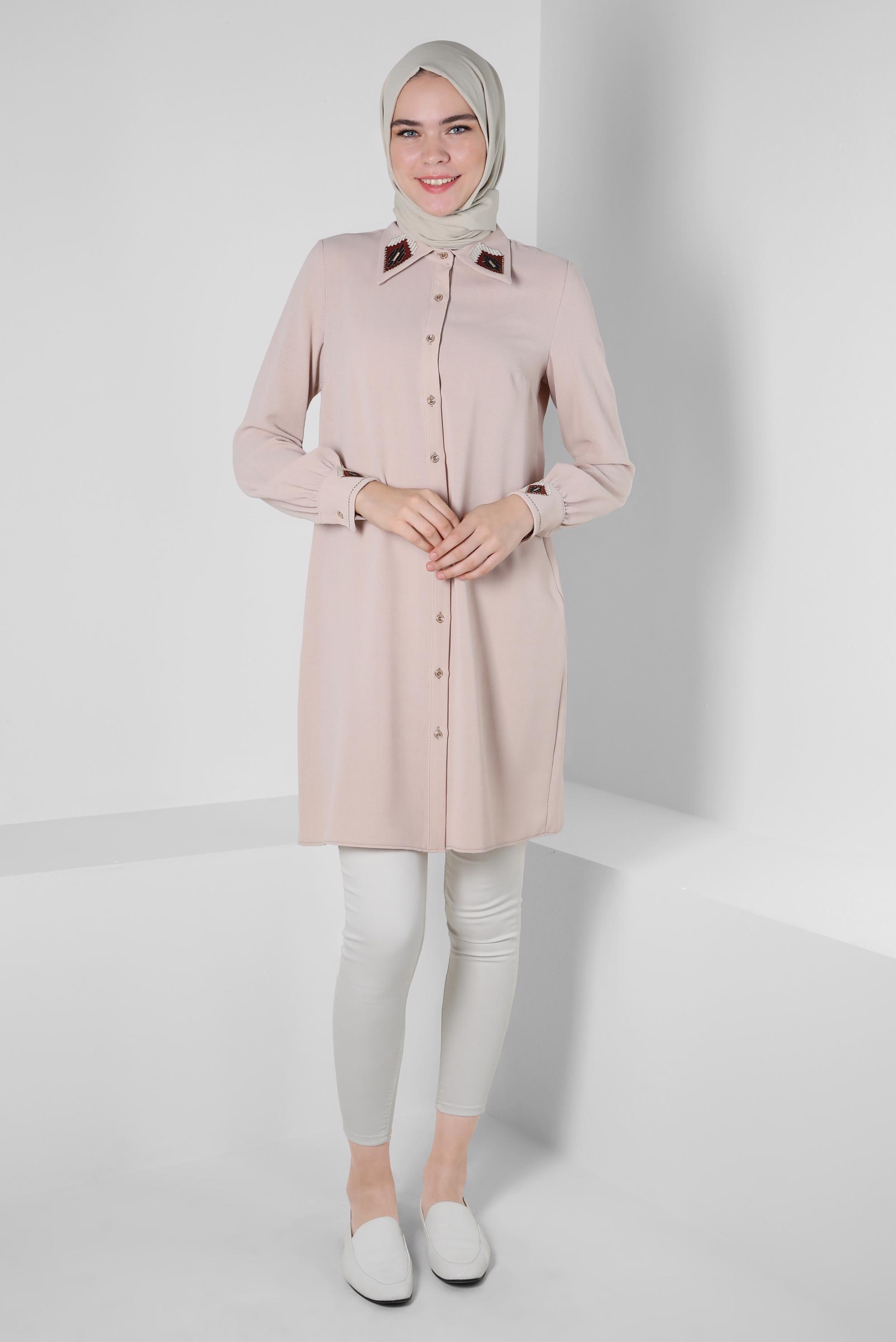 Tesettür giyim BEJ NAKIŞ DETAYLI DÜĞMELİ TUNİK 43792