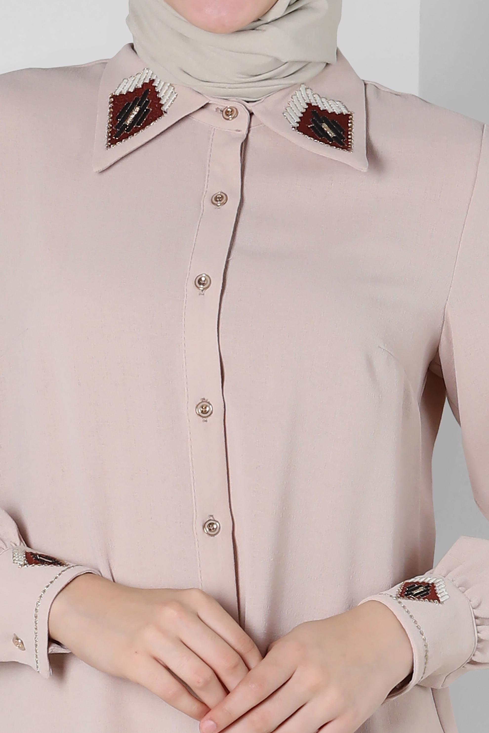 Tesettür giyim BEJ NAKIŞ DETAYLI DÜĞMELİ TUNİK 43792