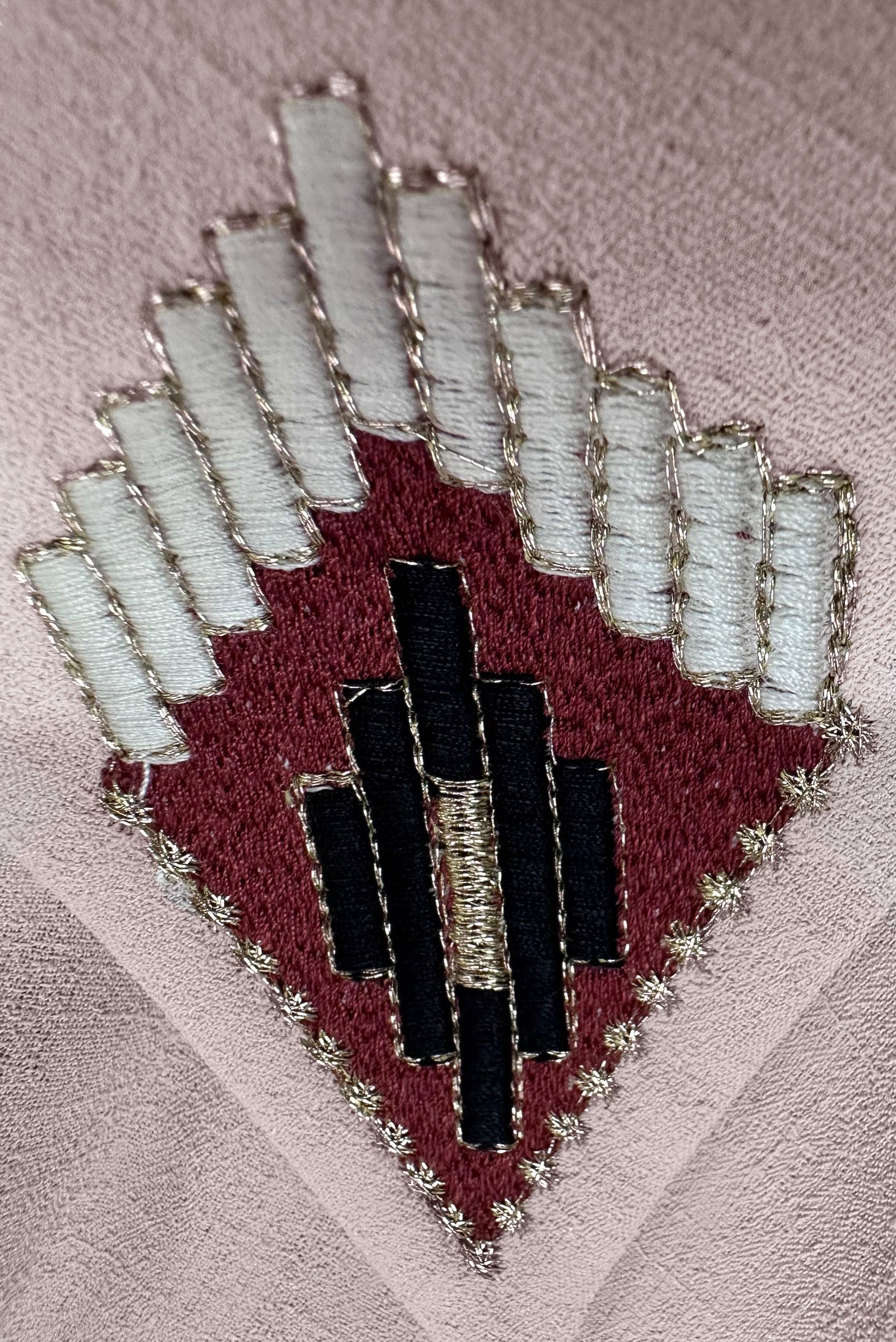 Tesettür giyim BEJ NAKIŞ DETAYLI DÜĞMELİ TUNİK 43792