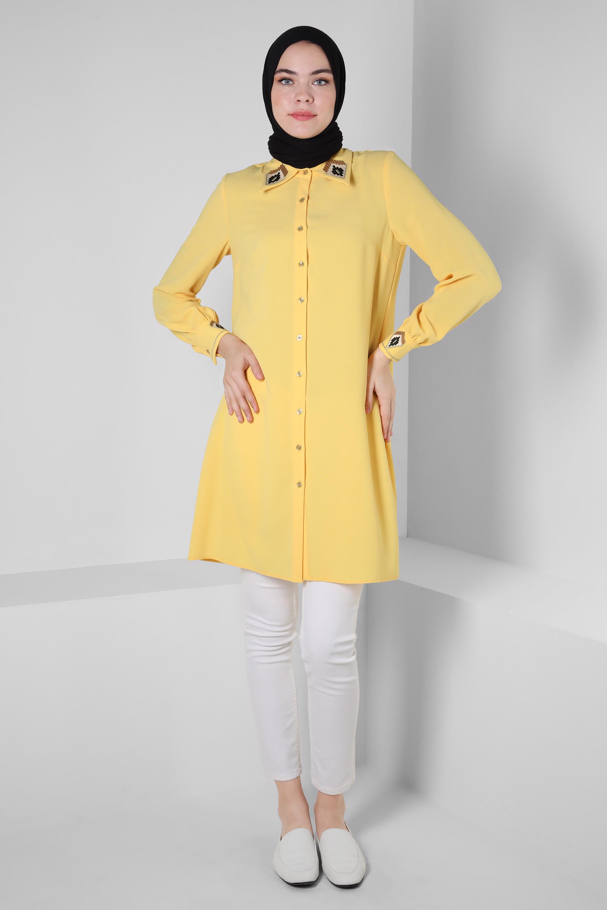 Tesettür giyim SARI NAKIŞ DETAYLI DÜĞMELİ TUNİK 43792