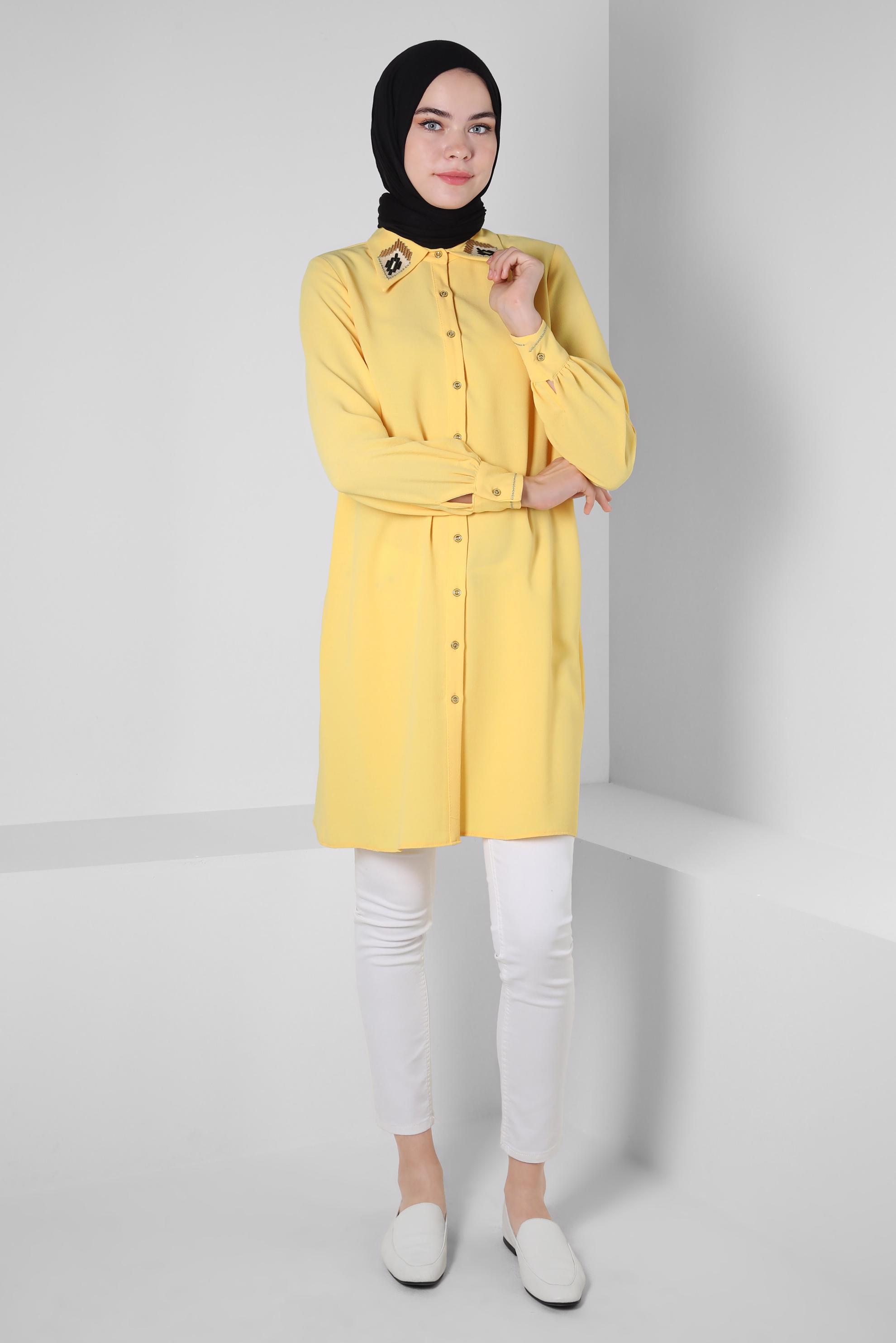 Tesettür giyim SARI NAKIŞ DETAYLI DÜĞMELİ TUNİK 43792
