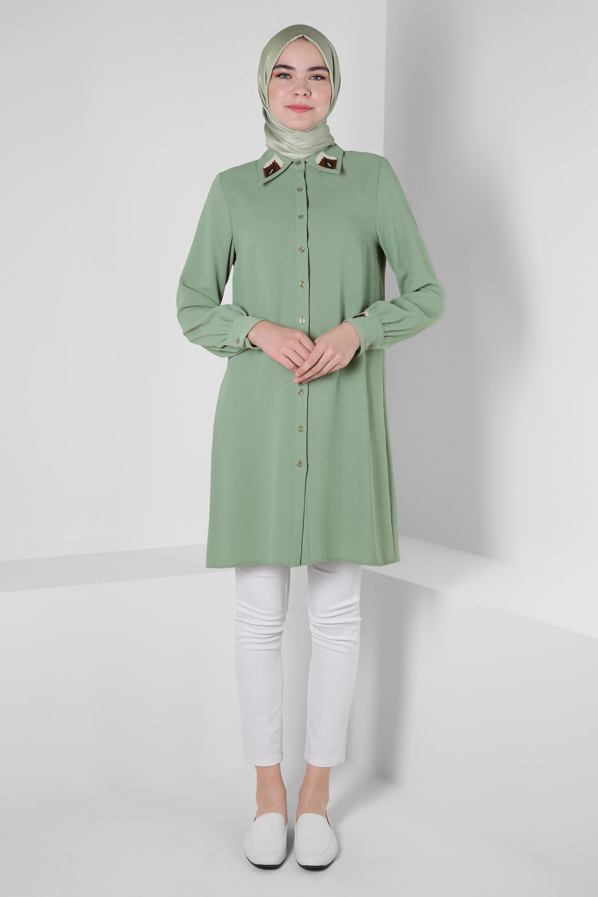 Tesettür giyim YEŞİL NAKIŞ DETAYLI DÜĞMELİ TUNİK 43792