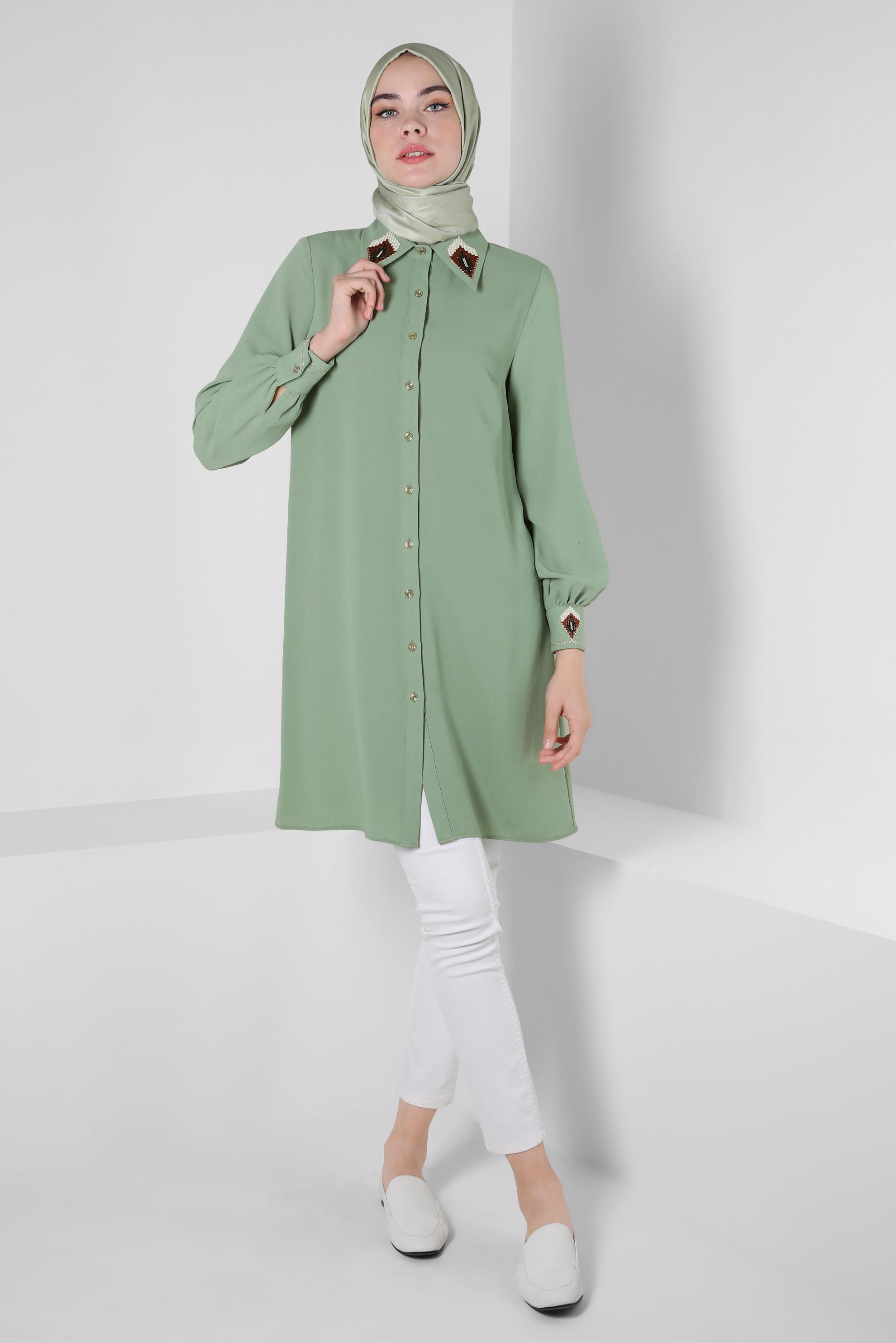 Tesettür giyim YEŞİL NAKIŞ DETAYLI DÜĞMELİ TUNİK 43792