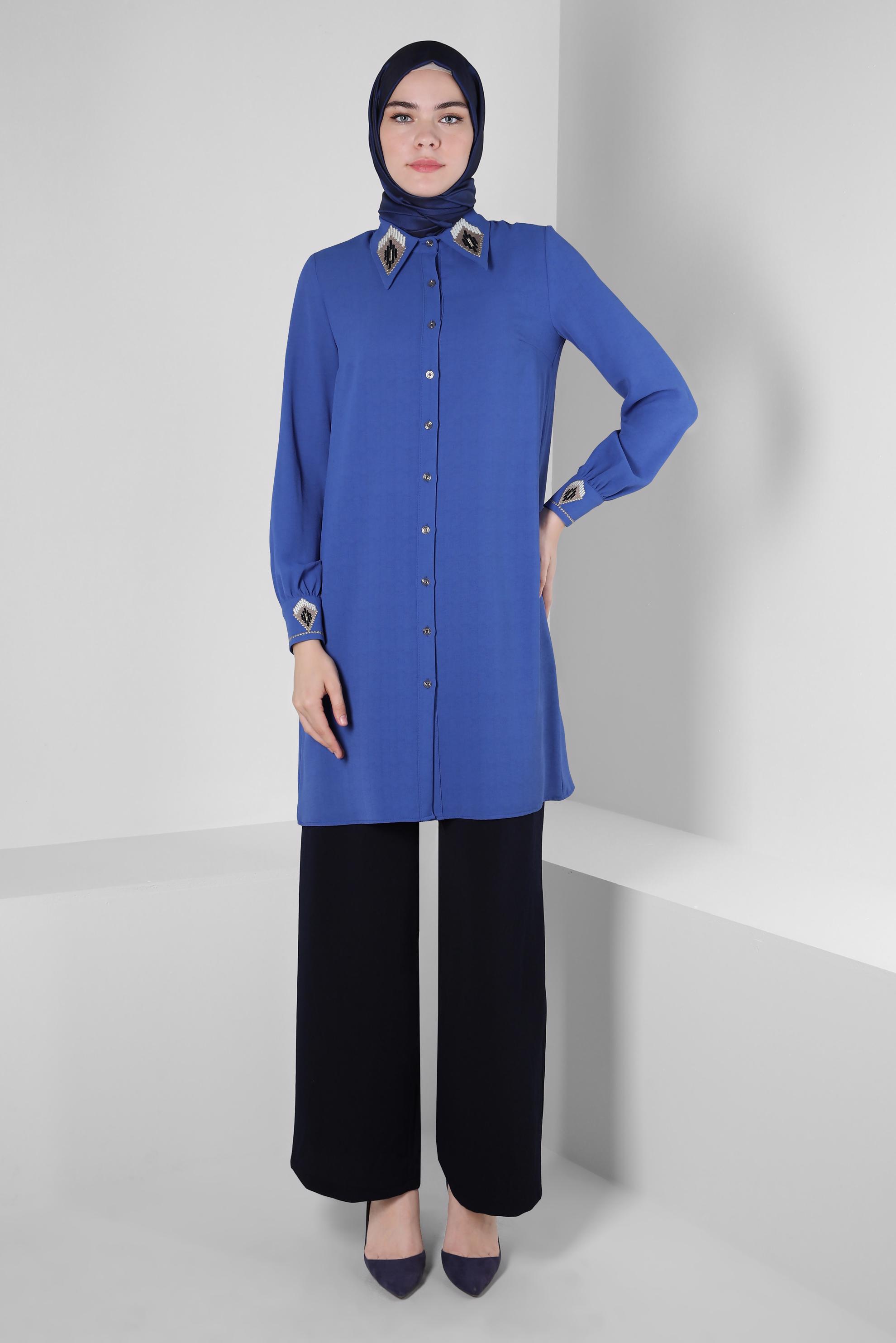 Tesettür giyim MAVİ NAKIŞ DETAYLI DÜĞMELİ TUNİK 43792