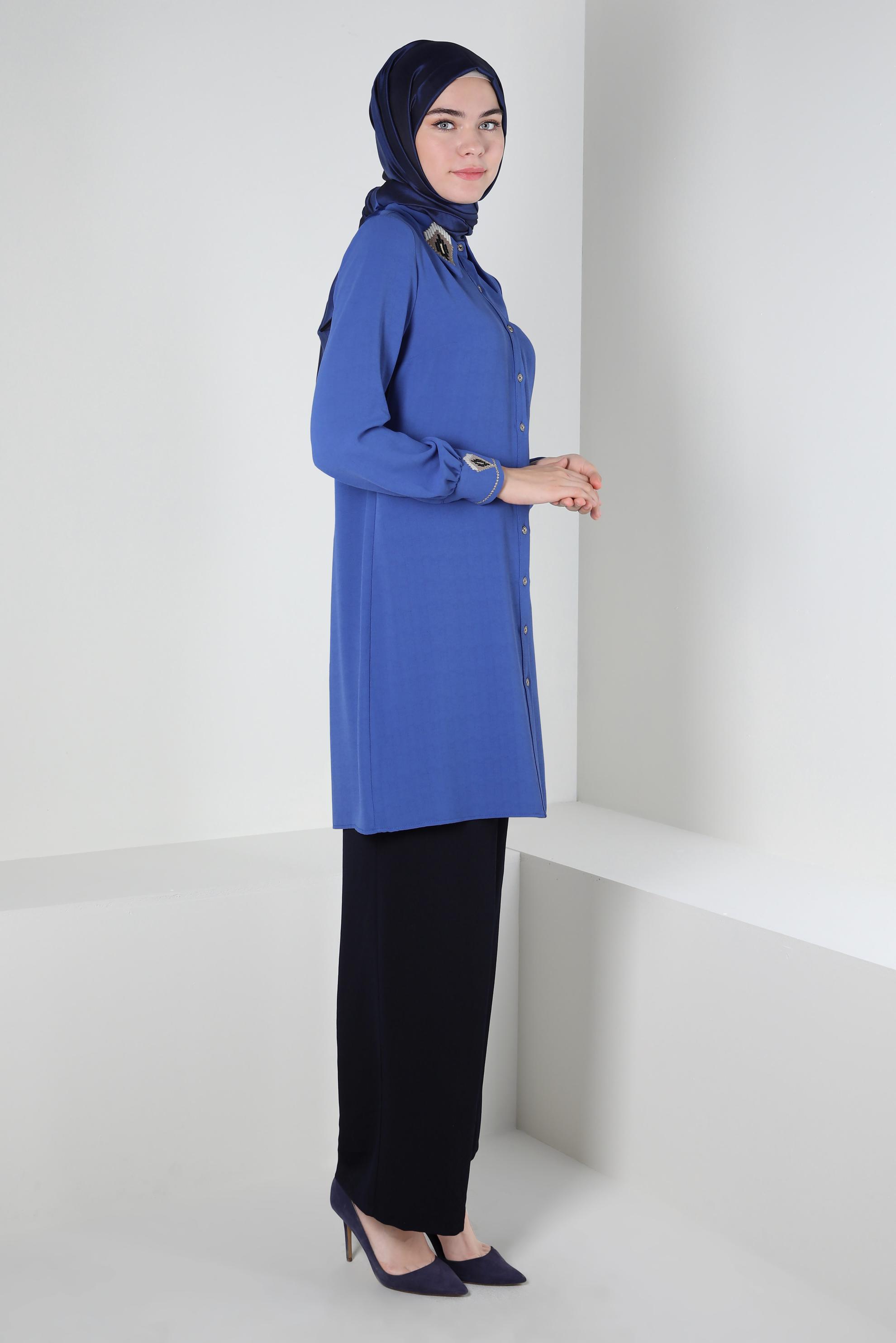 Tesettür giyim MAVİ NAKIŞ DETAYLI DÜĞMELİ TUNİK 43792