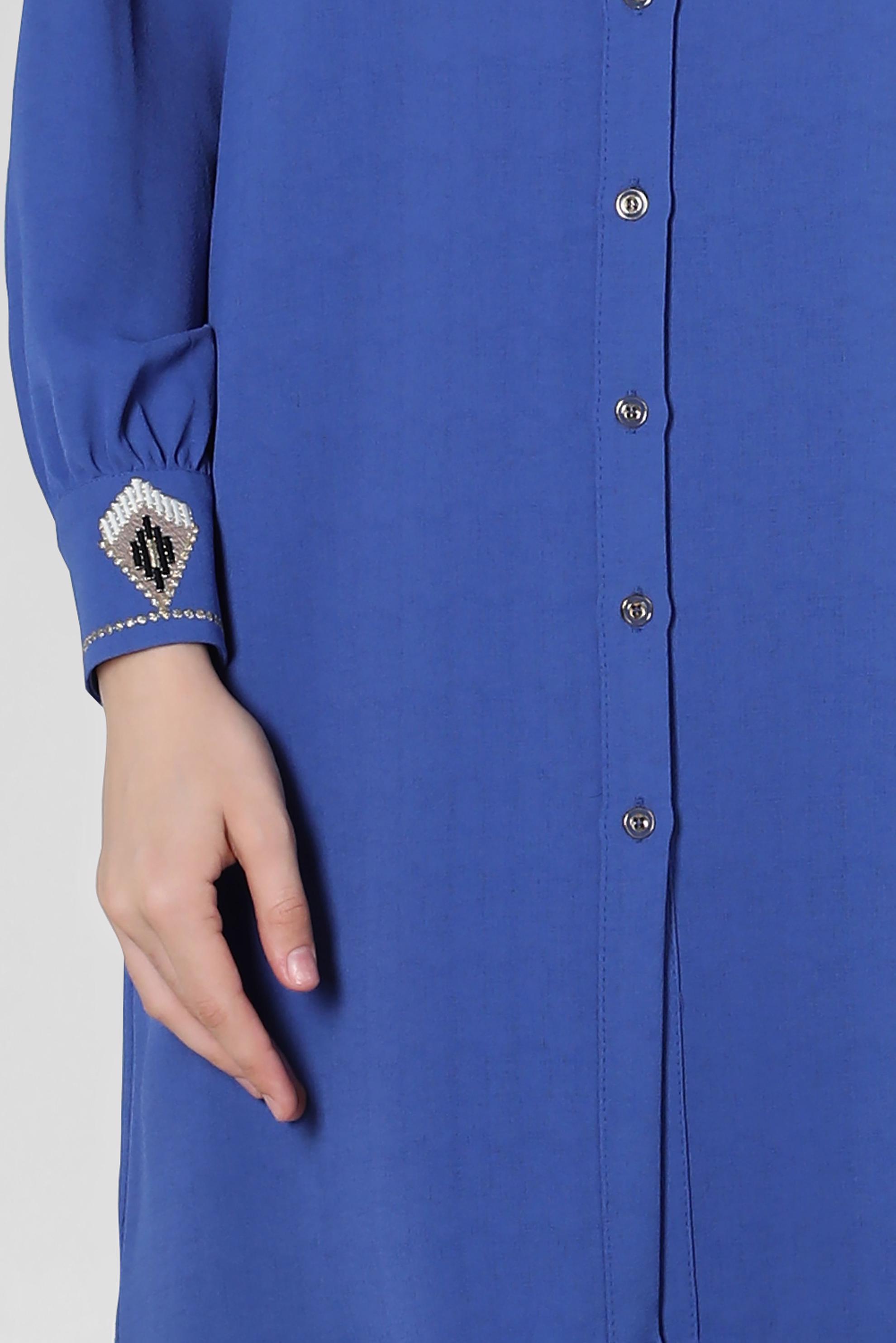 Tesettür giyim MAVİ NAKIŞ DETAYLI DÜĞMELİ TUNİK 43792