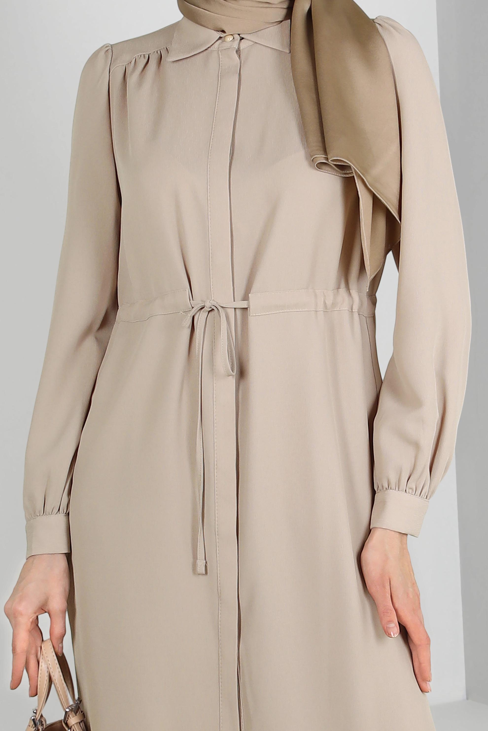 Tesettür giyim BEJ BELİ BÜZGÜLÜ GÖMLEK YAKA UZUN TUNİK 43794