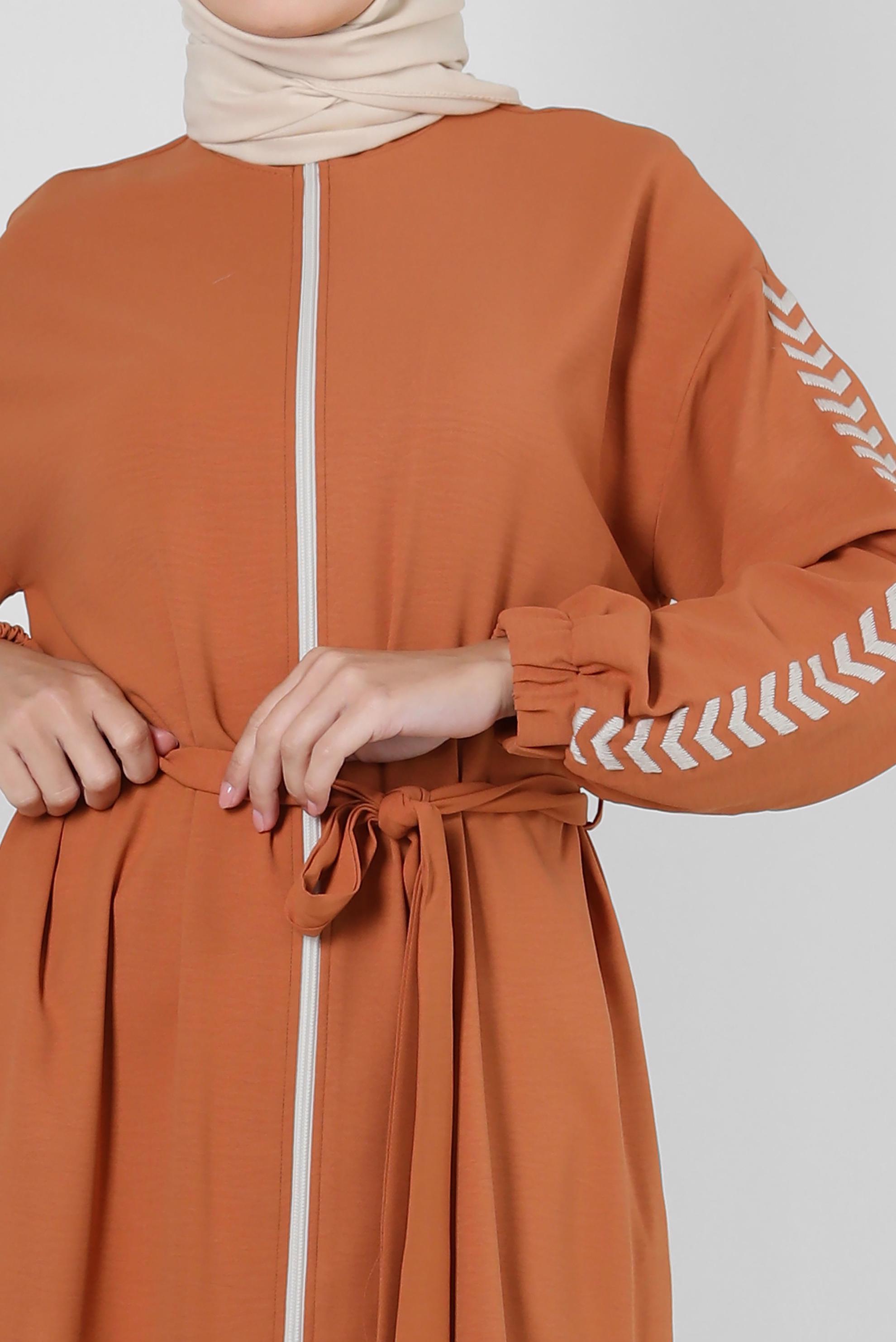 Tesettür giyim KAHVE KOLU DESENLİ FERMUARLI KUŞAKLI TUNİK 43795