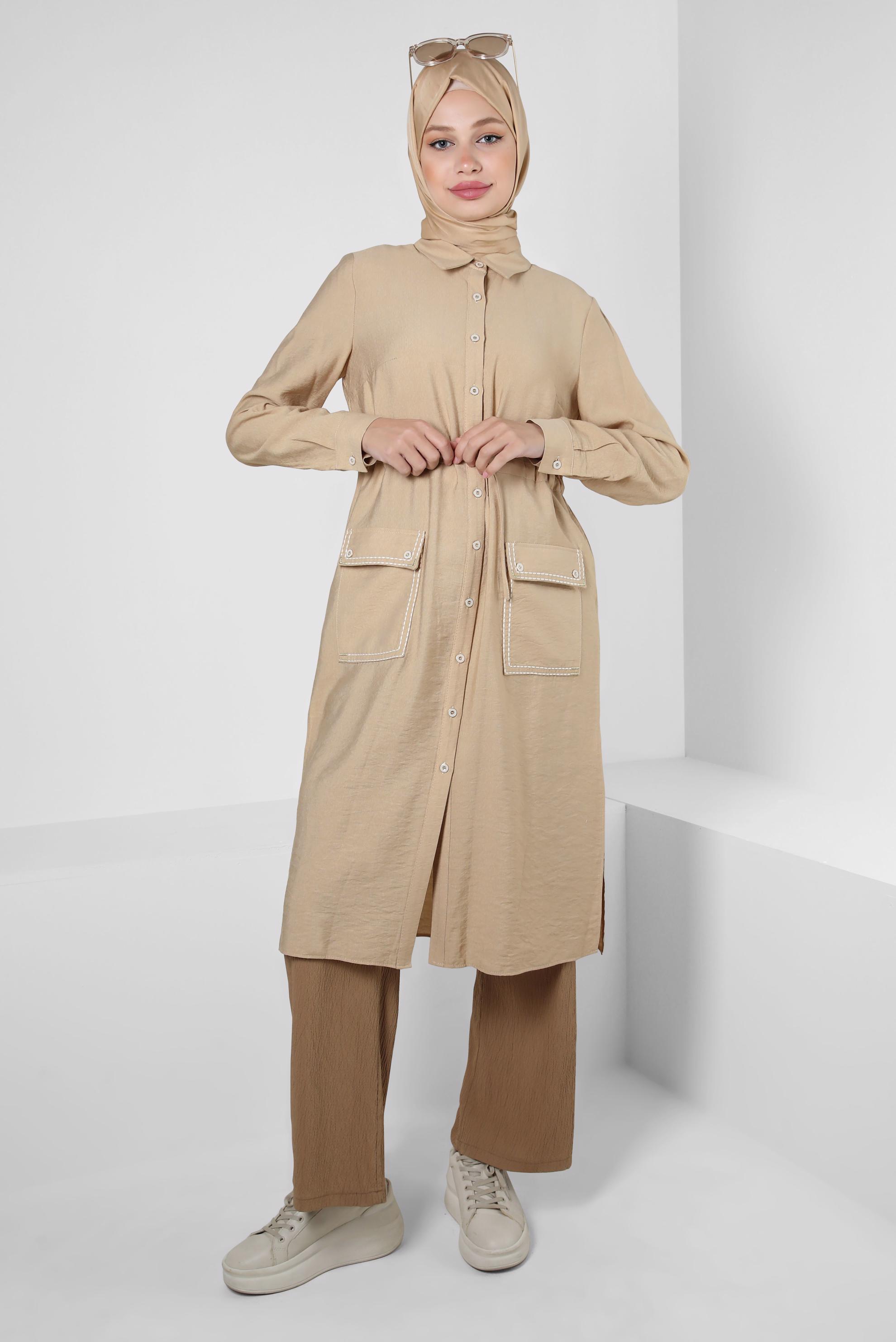 Tesettür giyim BEJ DÜĞMELİ BELİ BÜZGÜLÜ CEPLİ TUNİK 43806