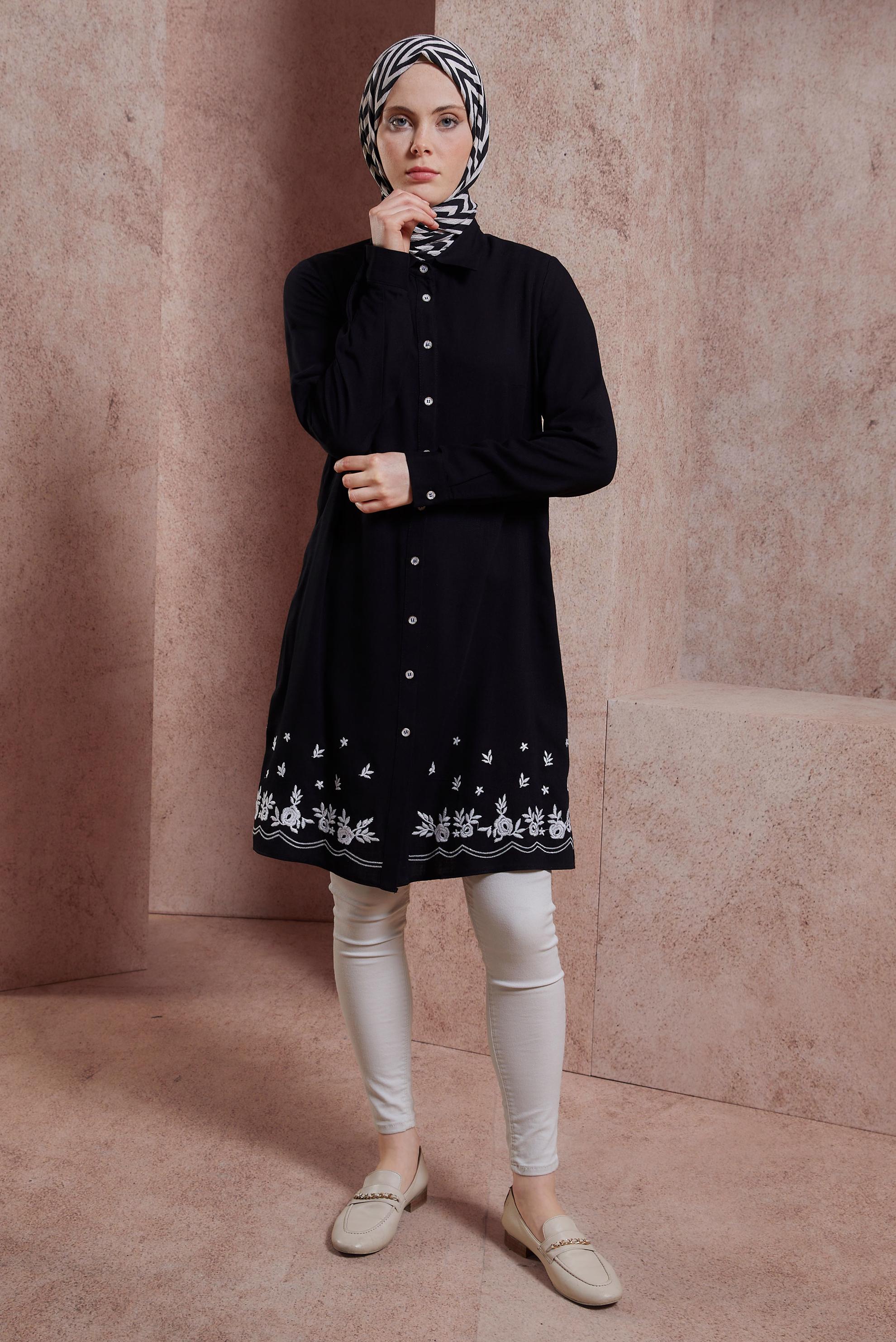 Tesettür giyim SİYAH NAKIŞ DETAYLI DÜĞMELİ TUNİK 43807
