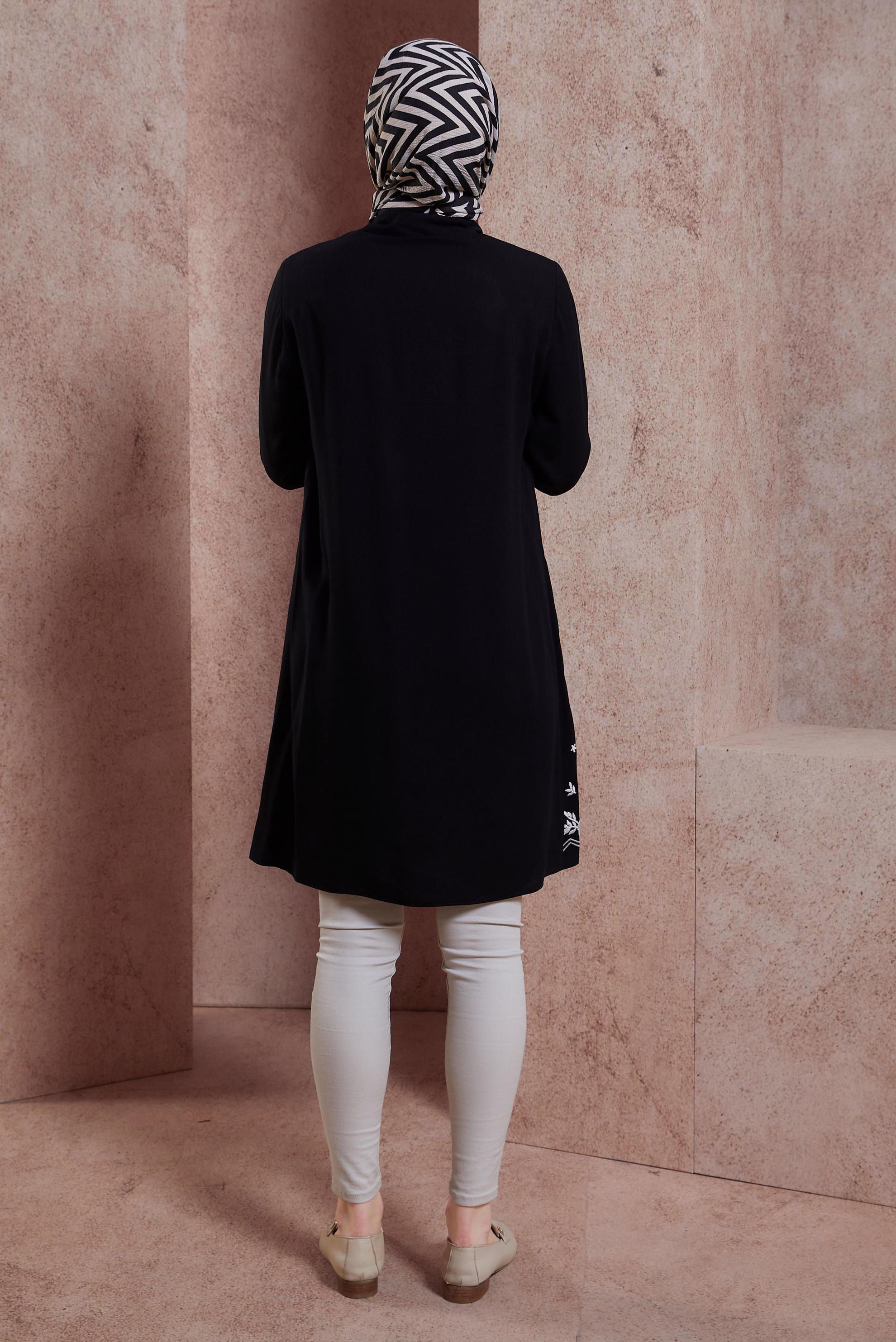 Tesettür giyim SİYAH NAKIŞ DETAYLI DÜĞMELİ TUNİK 43807