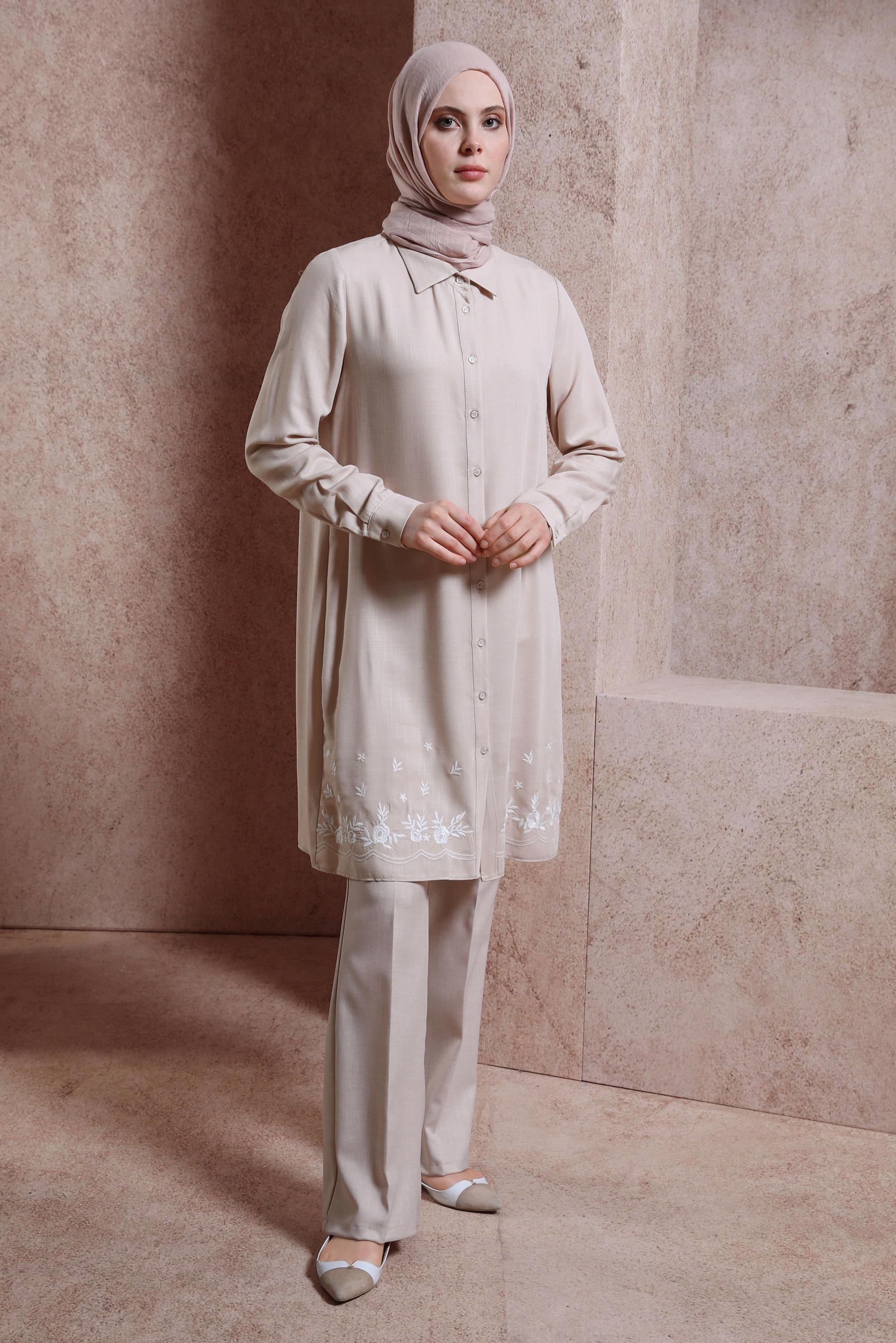 Tesettür giyim BEJ NAKIŞ DETAYLI DÜĞMELİ TUNİK 43807