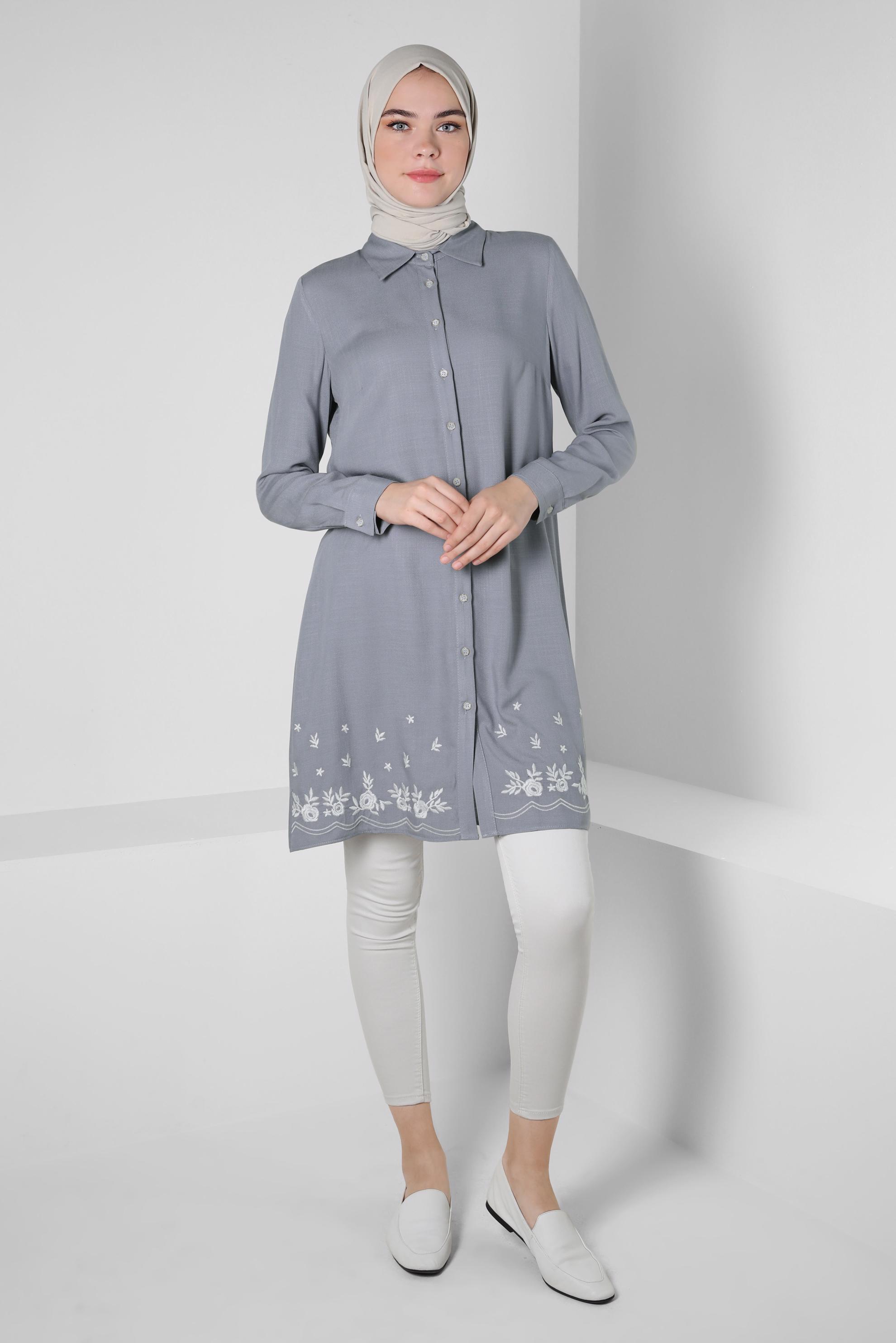 Tesettür giyim GRİ NAKIŞ DETAYLI DÜĞMELİ TUNİK 43807