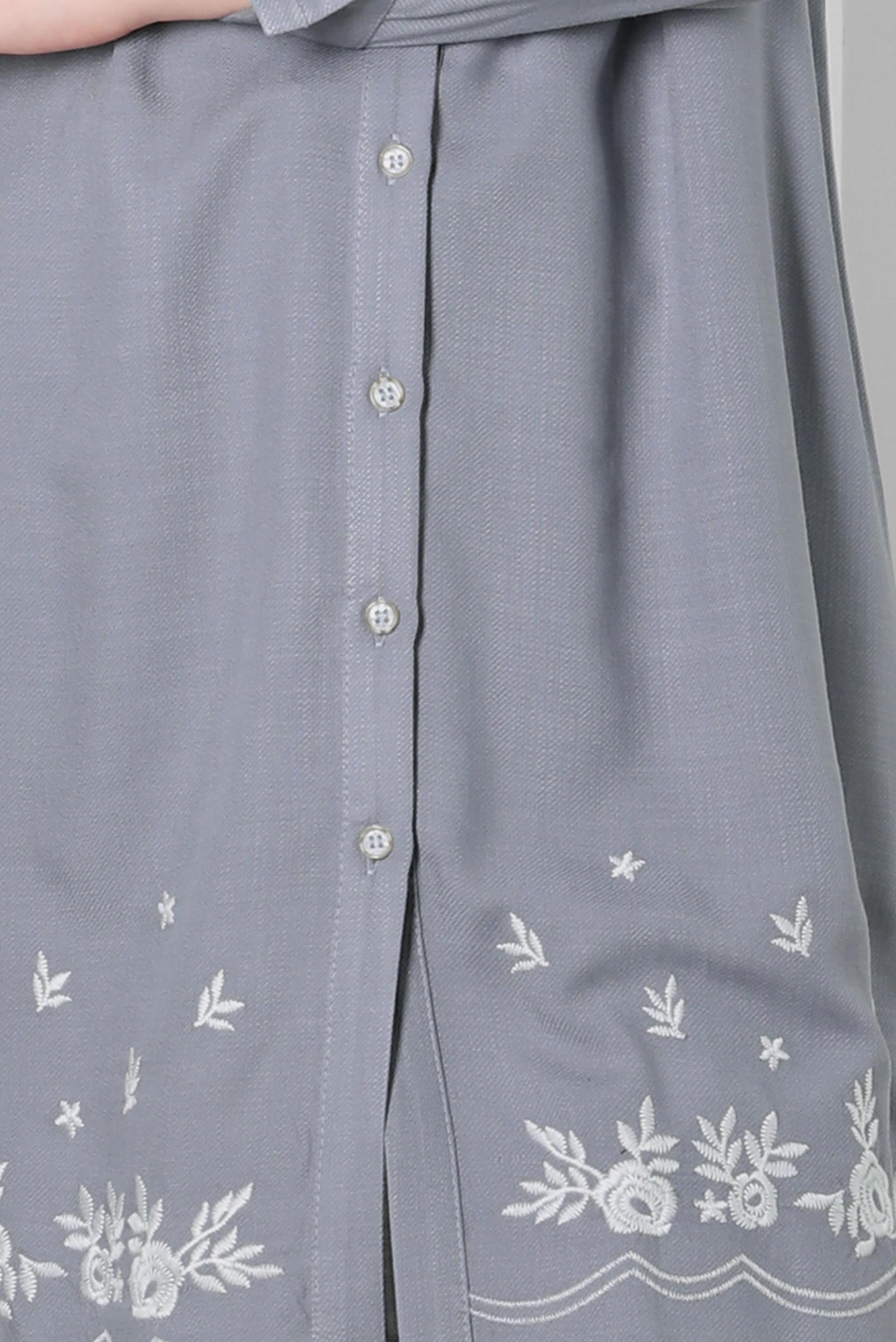 Tesettür giyim GRİ NAKIŞ DETAYLI DÜĞMELİ TUNİK 43807