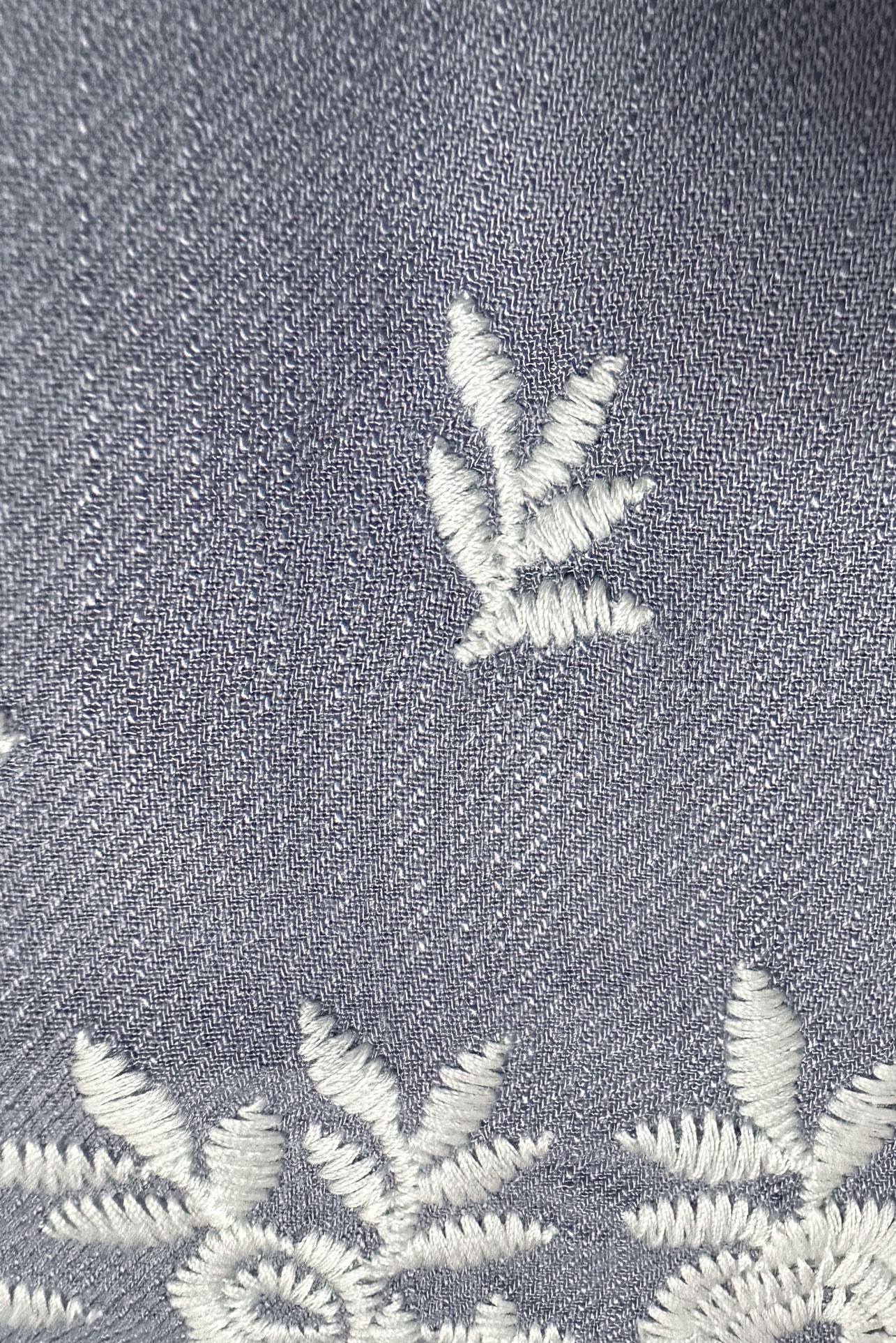 Tesettür giyim GRİ NAKIŞ DETAYLI DÜĞMELİ TUNİK 43807