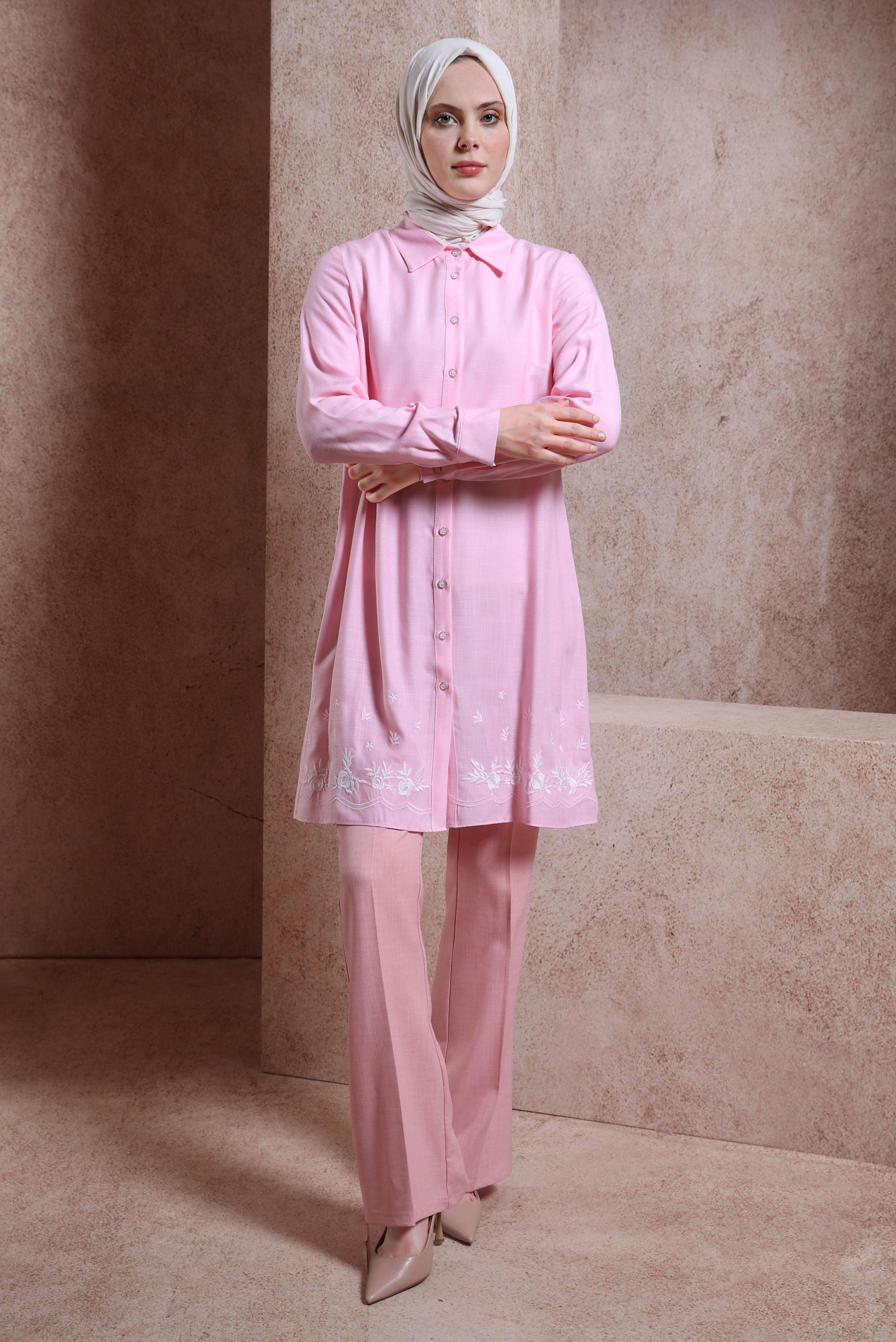 Tesettür giyim PEMBE NAKIŞ DETAYLI DÜĞMELİ TUNİK 43807