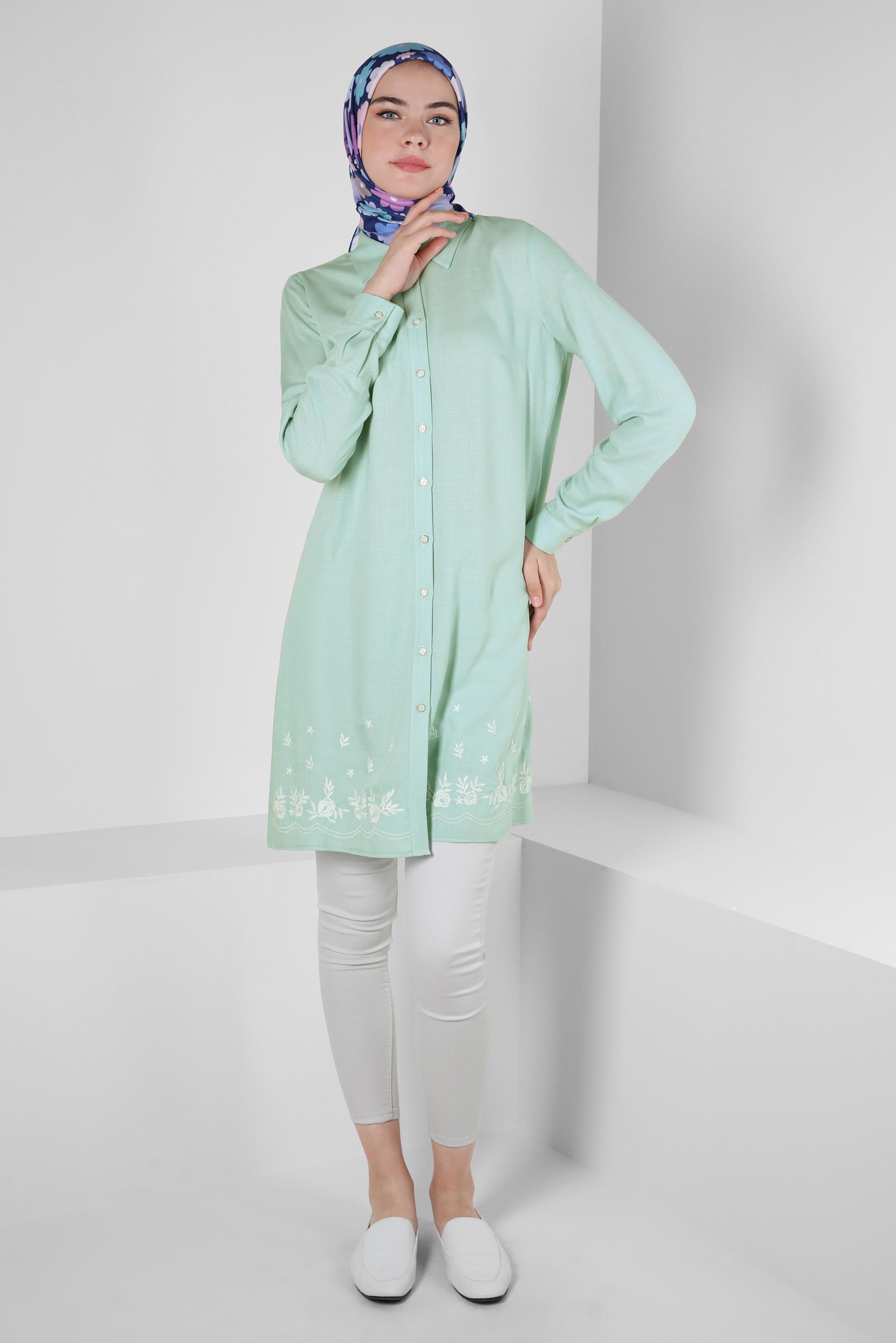 Tesettür giyim YEŞİL NAKIŞ DETAYLI DÜĞMELİ TUNİK 43807