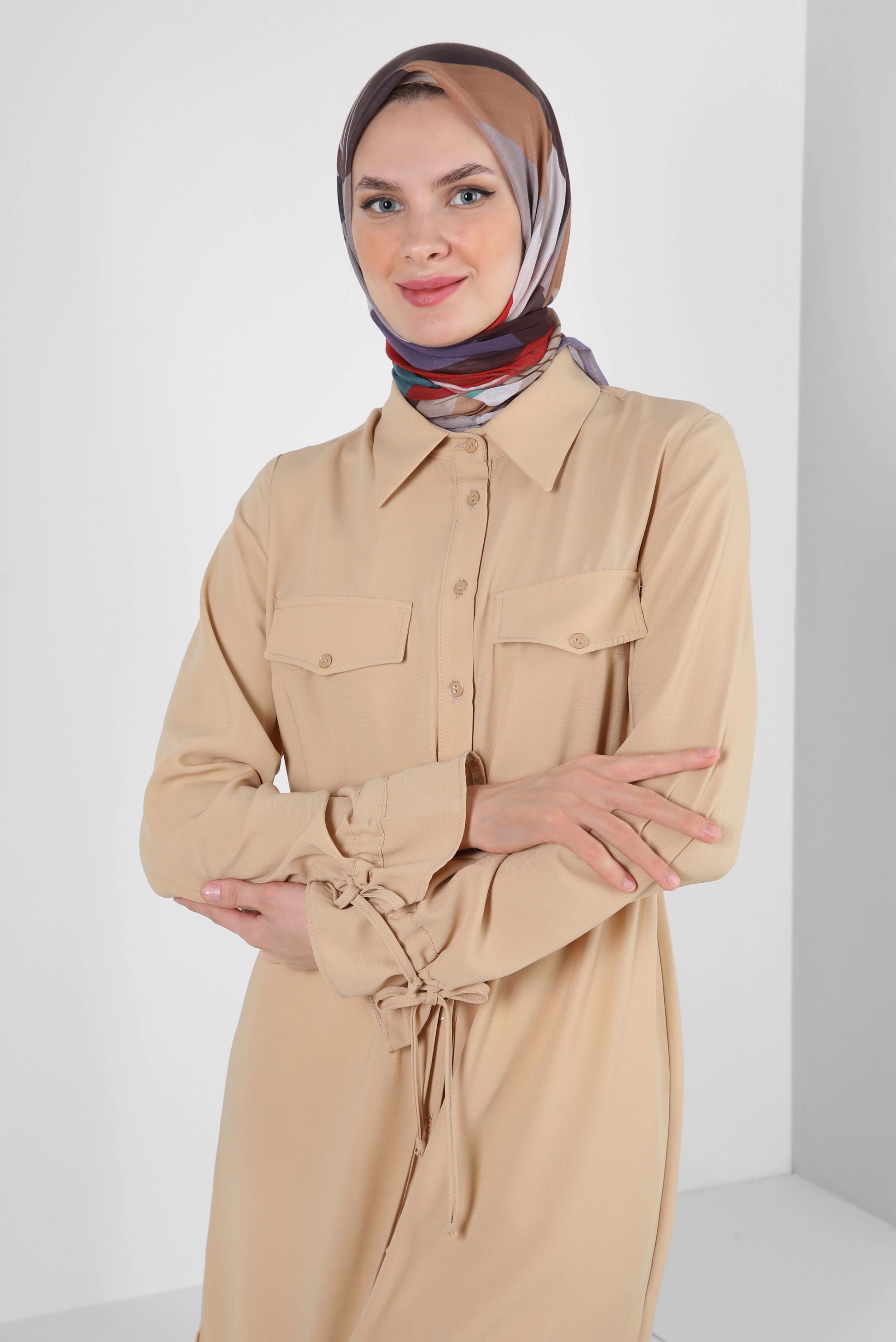 Tesettür giyim BEJ MANŞETLERİ BÜZGÜLÜ DÜĞMELİ TUNİK 43831