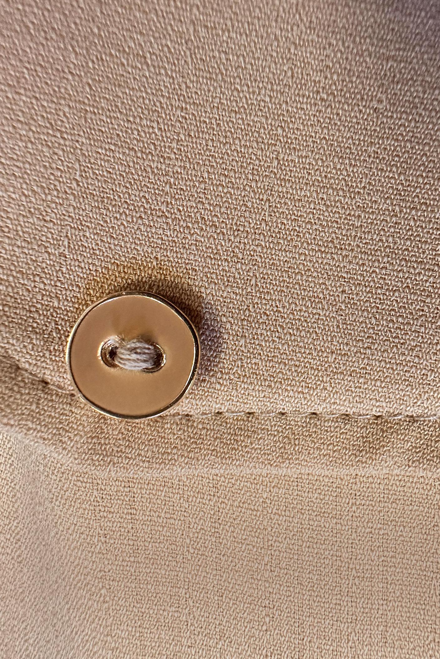 Tesettür giyim BEJ MANŞETLERİ BÜZGÜLÜ DÜĞMELİ TUNİK 43831