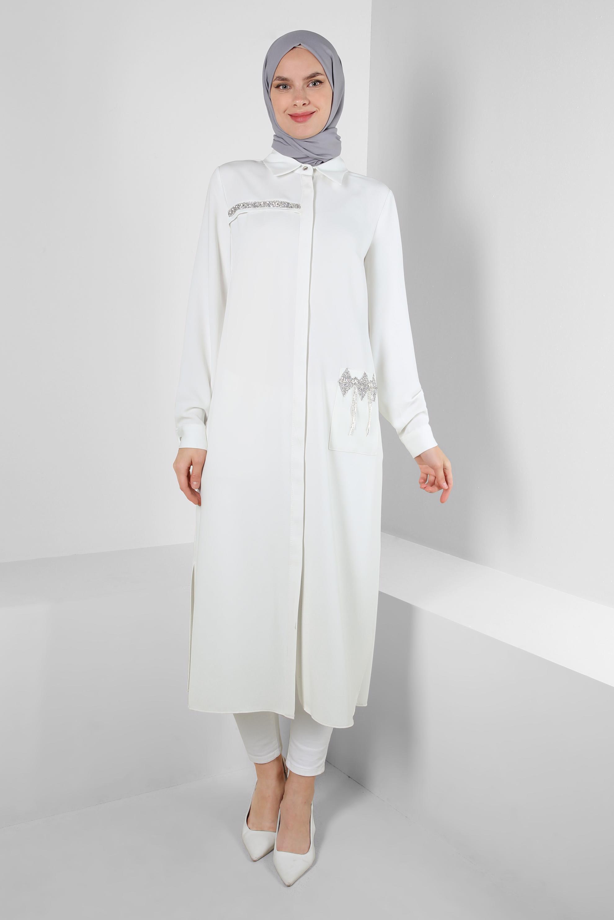 Tesettür giyim BEYAZ GİZLİ PATLI TAŞ BASKILI CEPLİ TUNİK 43836