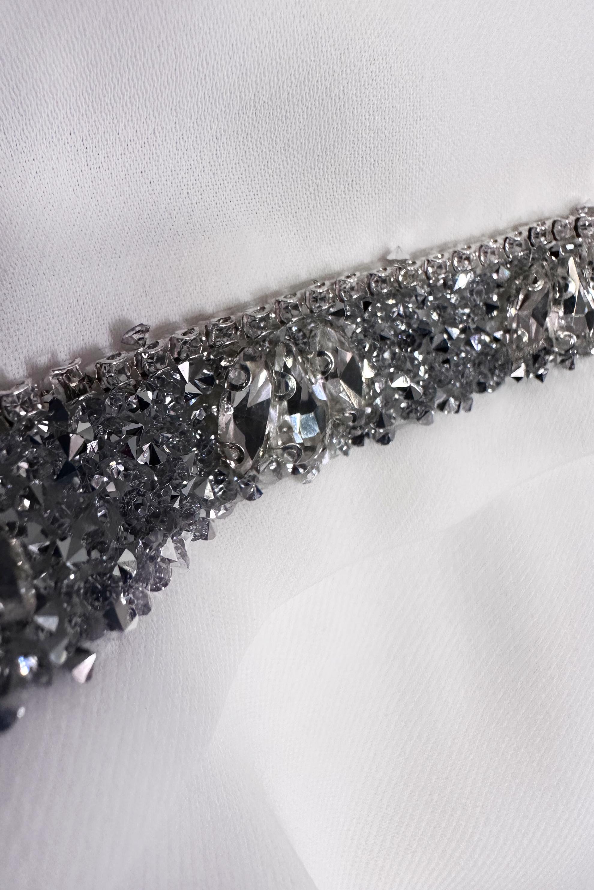 Tesettür giyim BEYAZ GİZLİ PATLI TAŞ BASKILI CEPLİ TUNİK 43836