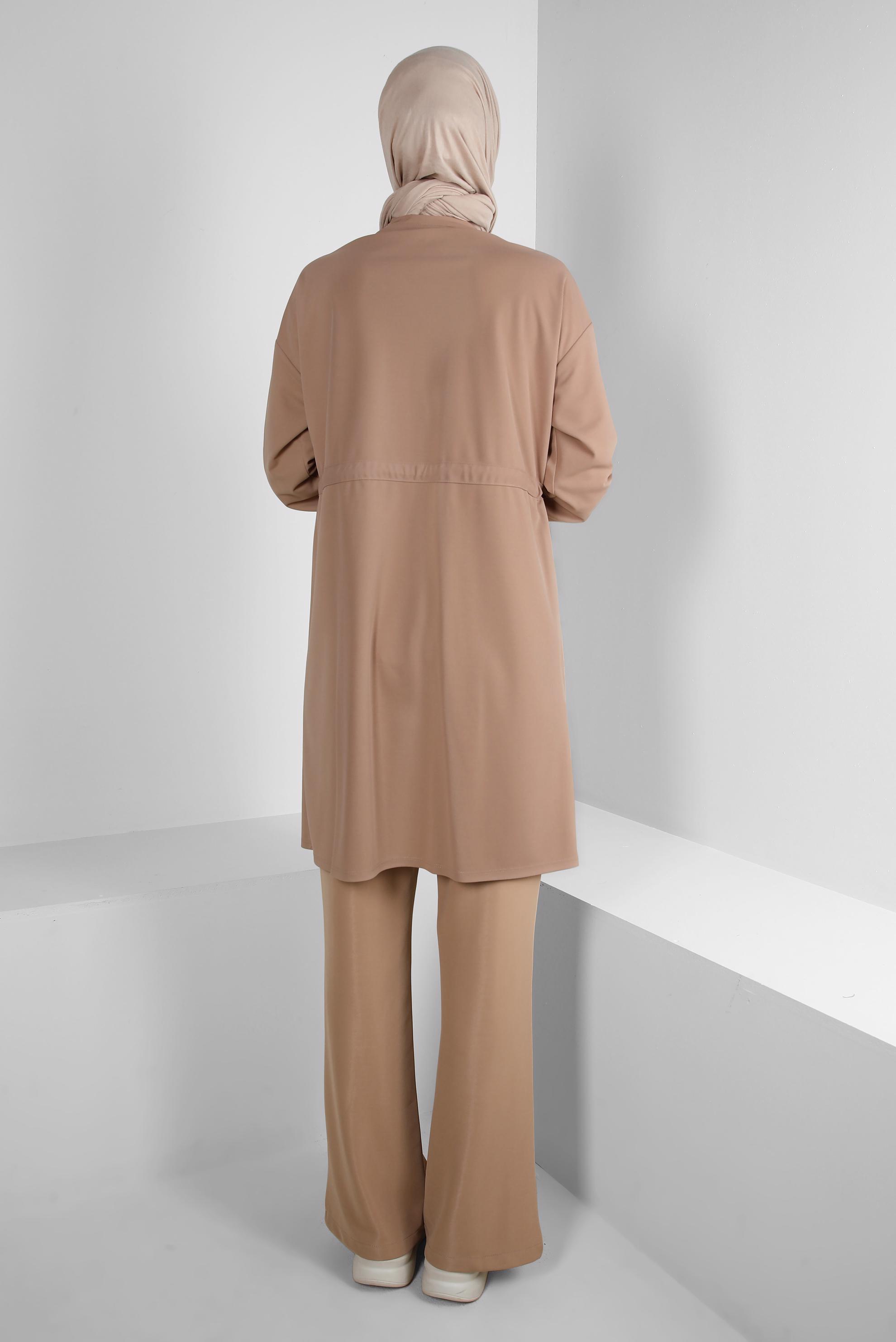 Tesettür giyim KAHVE ŞERİT DETAYLI BELİ BÜZGÜLÜ TUNİK 43840	