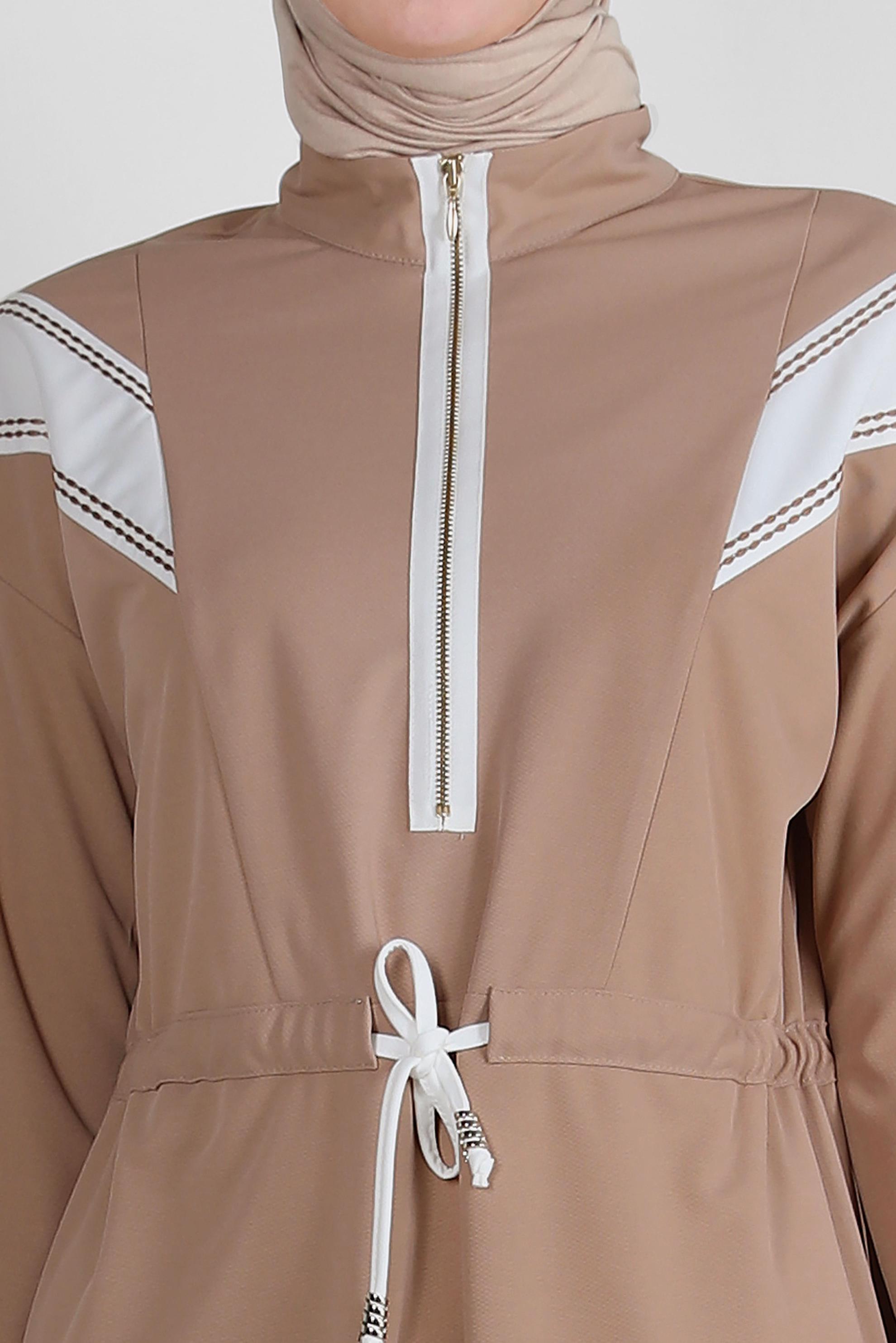 Tesettür giyim KAHVE ŞERİT DETAYLI BELİ BÜZGÜLÜ TUNİK 43840	