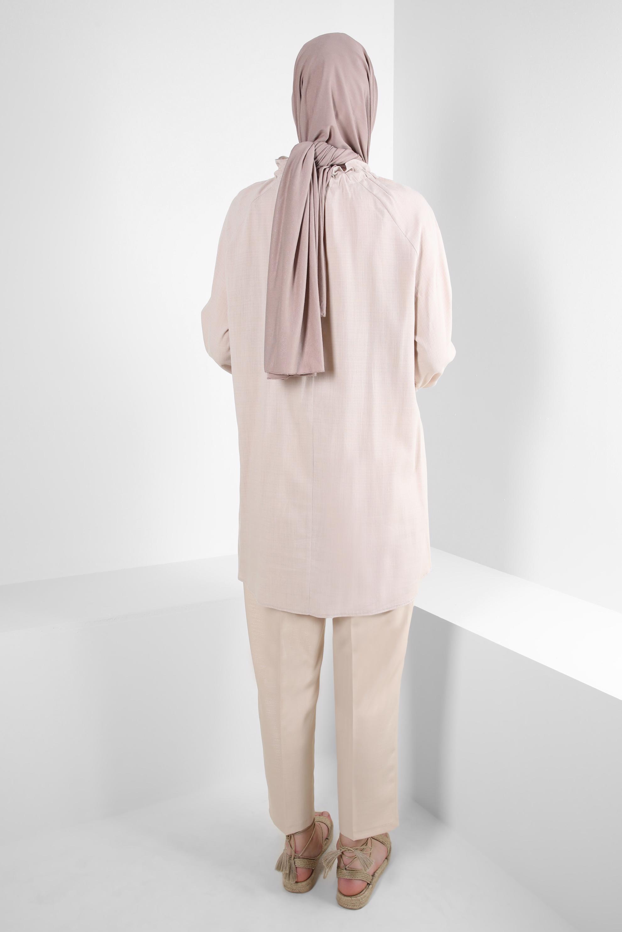 Tesettür giyim BEJ BÜZGÜLÜ BAĞLAMA DETAYLI TUNİK 43891