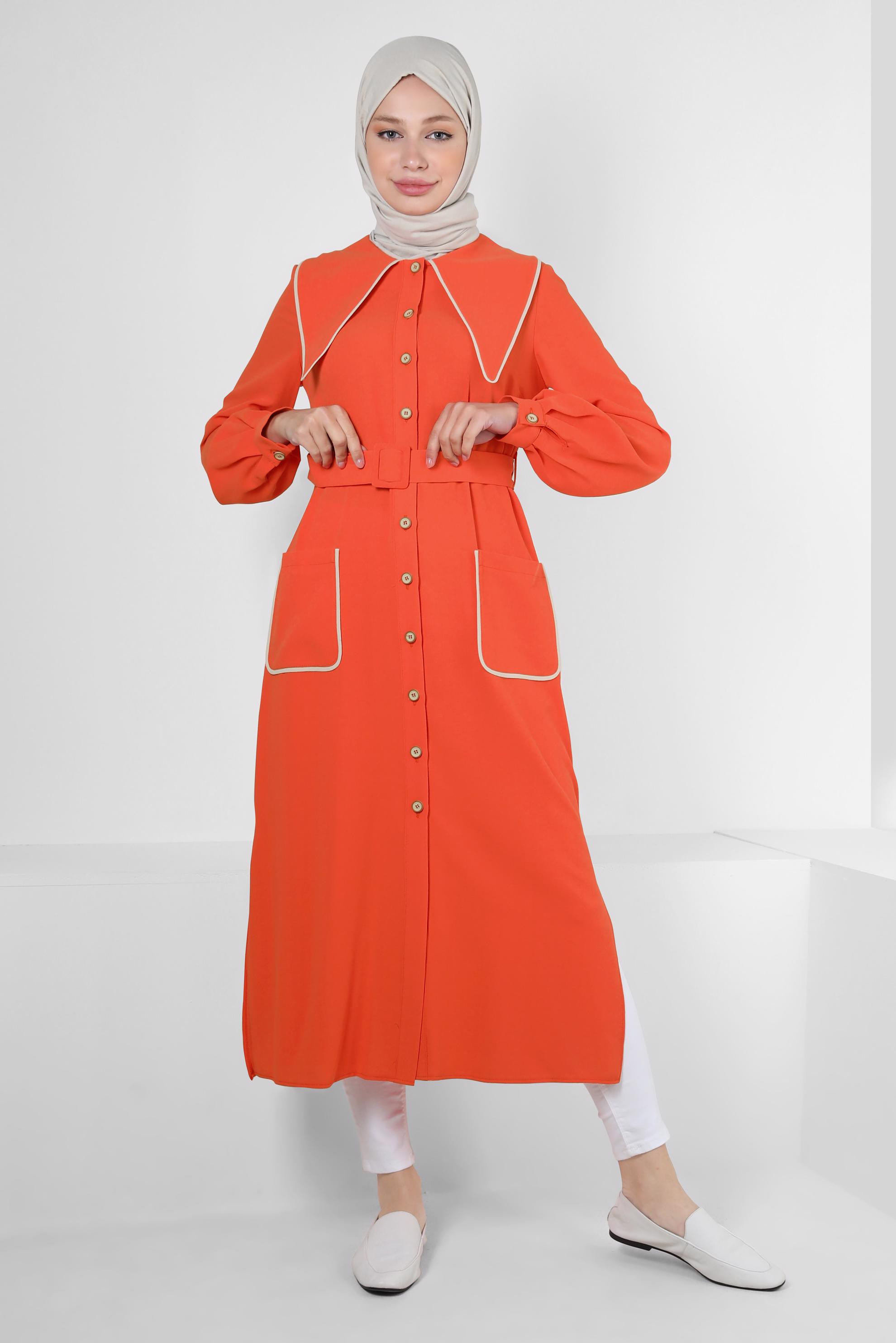 Tesettür giyim KIRMIZI YAKA DETAYLI KEMERLİ CEPLİ TUNİK 43907