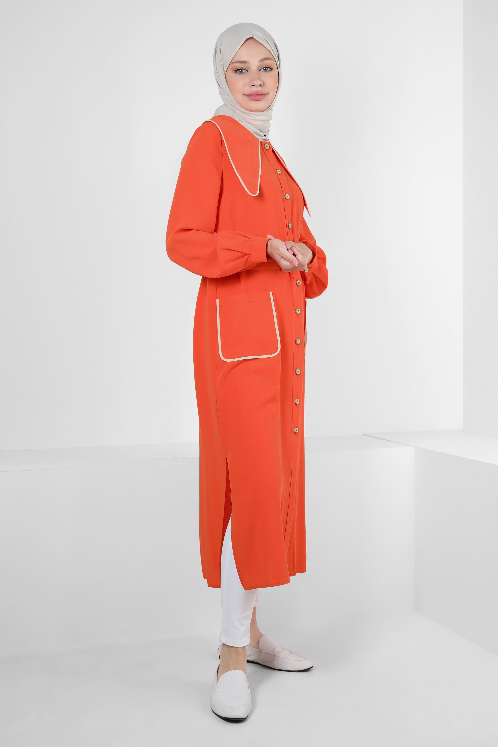 Tesettür giyim KIRMIZI YAKA DETAYLI KEMERLİ CEPLİ TUNİK 43907