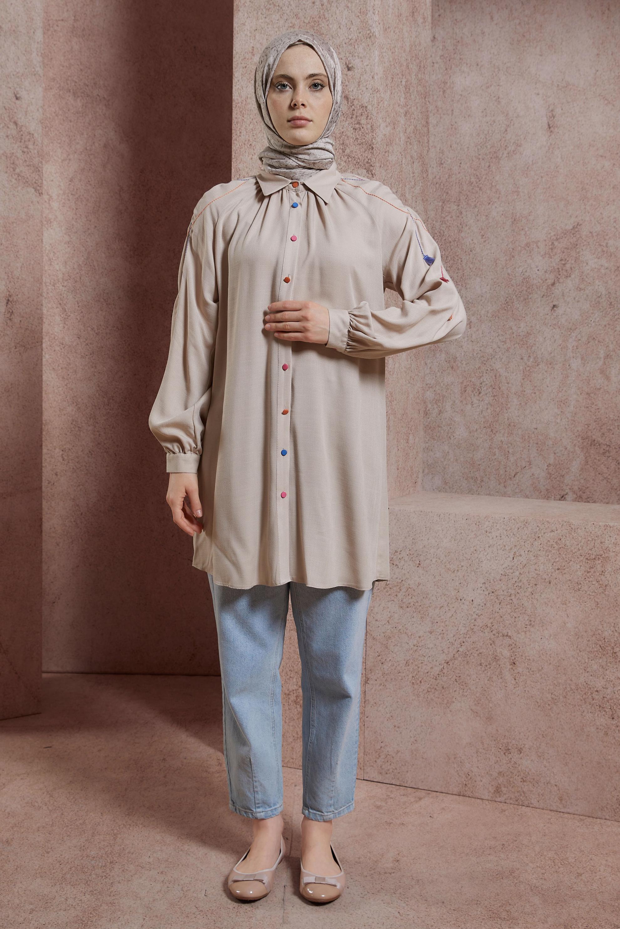 Tesettür giyim BEJ PÜSKÜL DETAYLI DÜĞMELİ TUNİK 43913