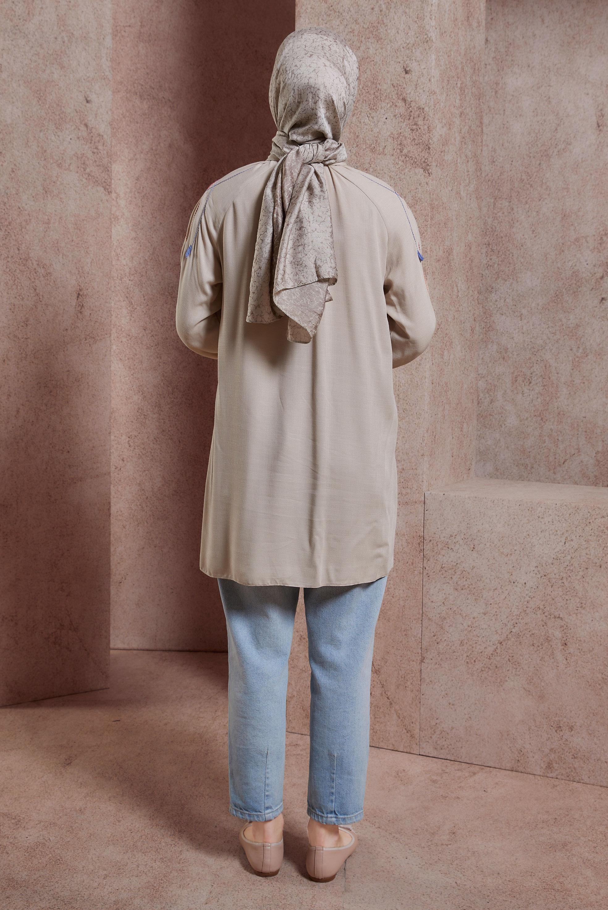 Tesettür giyim BEJ PÜSKÜL DETAYLI DÜĞMELİ TUNİK 43913