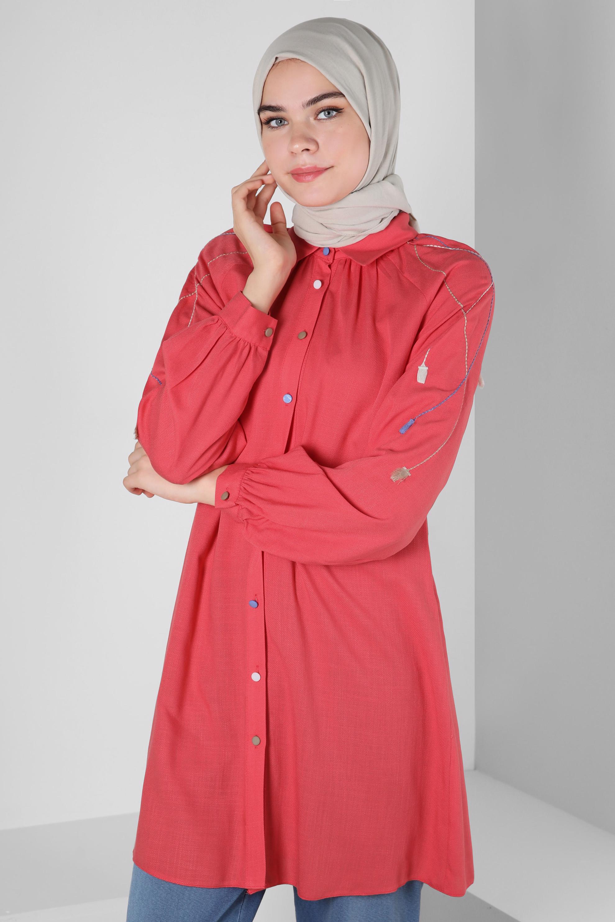 Tesettür giyim MERCAN PÜSKÜL DETAYLI DÜĞMELİ TUNİK 43913