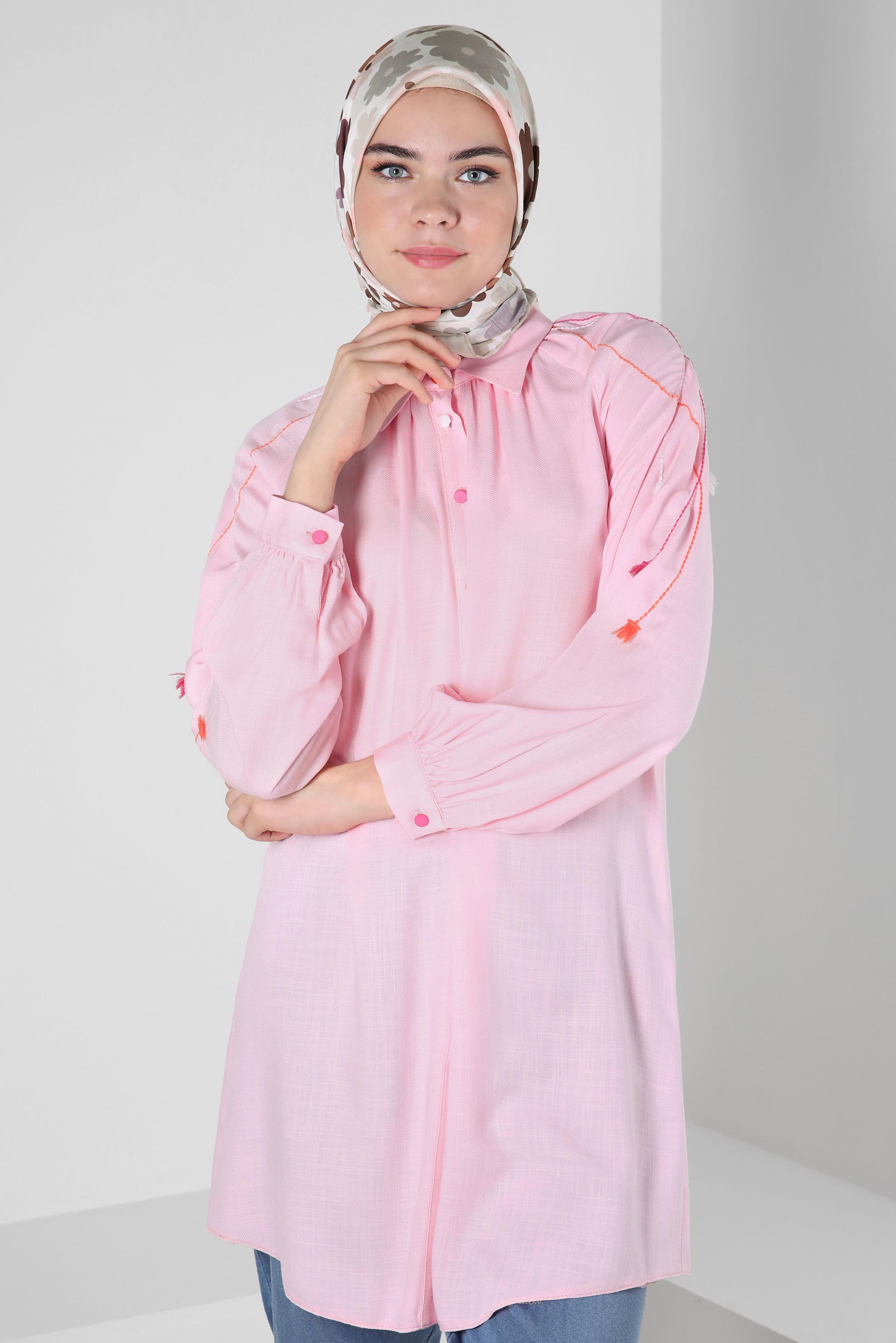 Tesettür giyim PEMBE PÜSKÜL DETAYLI DÜĞMELİ TUNİK 43913