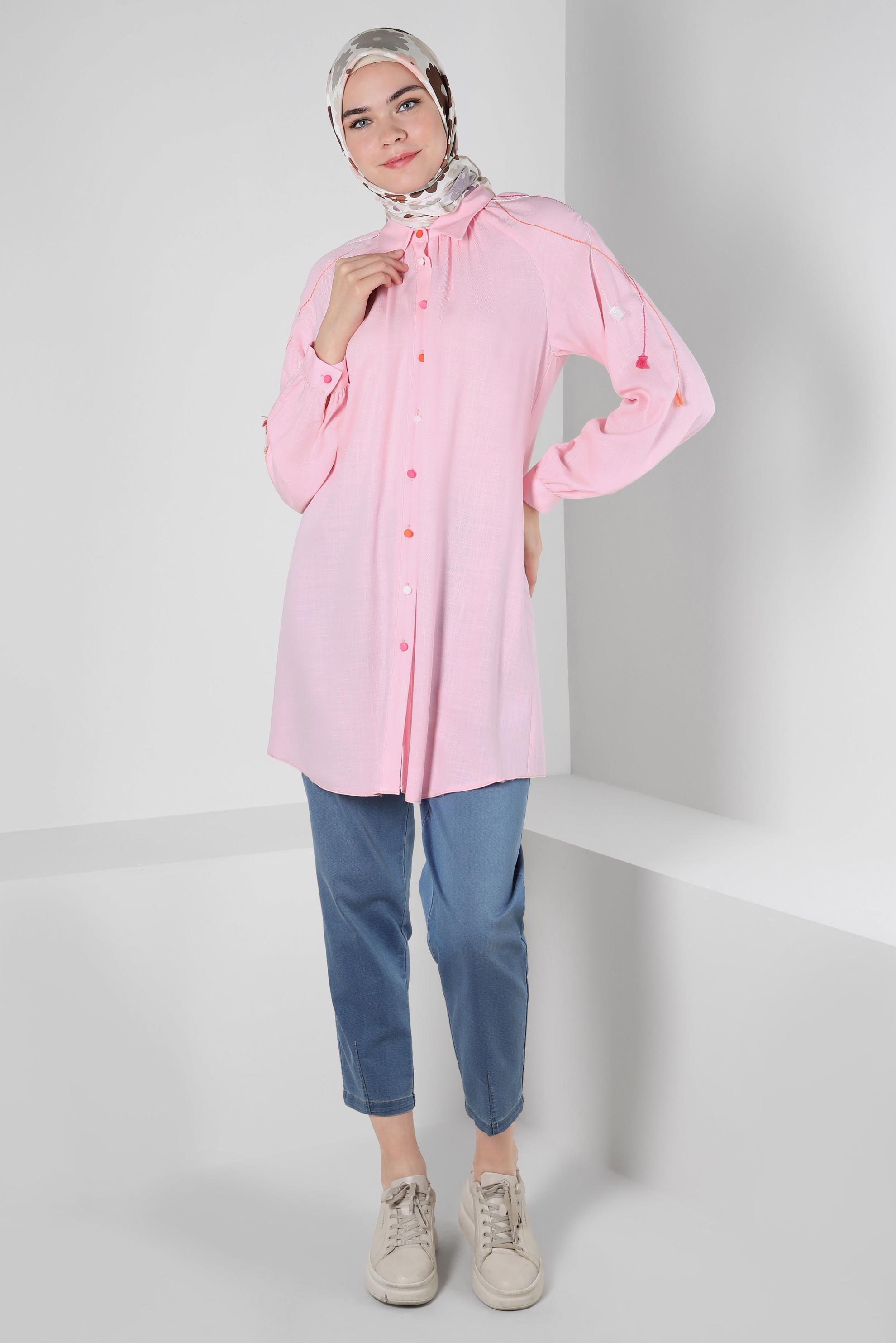 Tesettür giyim PEMBE PÜSKÜL DETAYLI DÜĞMELİ TUNİK 43913